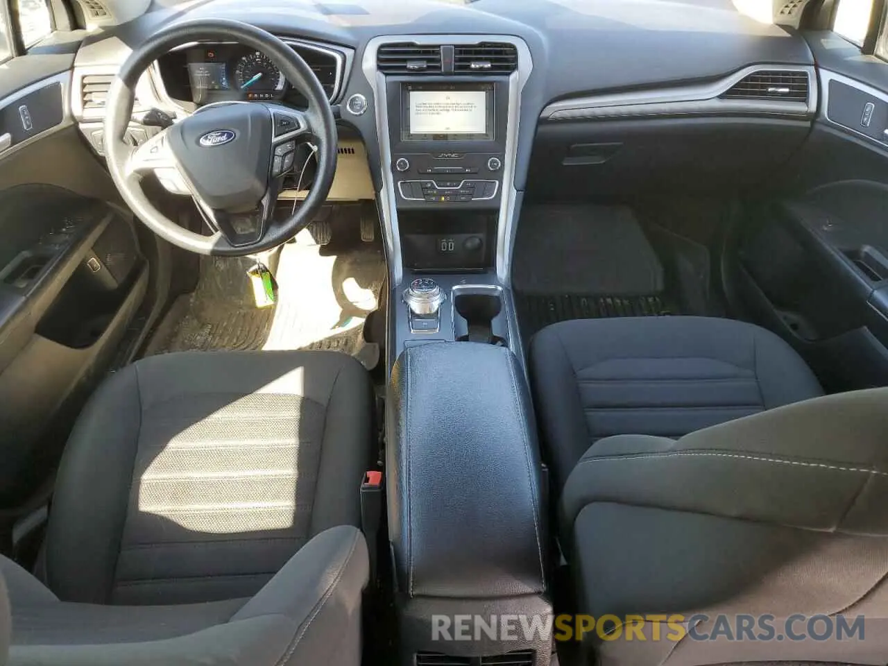 8 fotografías del automóvil dañado 3FA6P0LU5KR197955 FORD FUSION 2019
