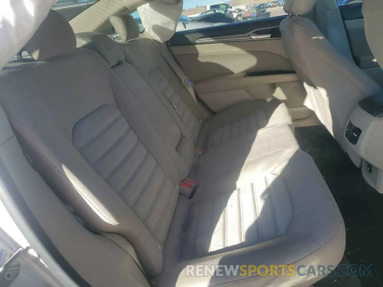 10 fotografías del automóvil dañado 3FA6P0LU5KR205570 FORD FUSION 2019