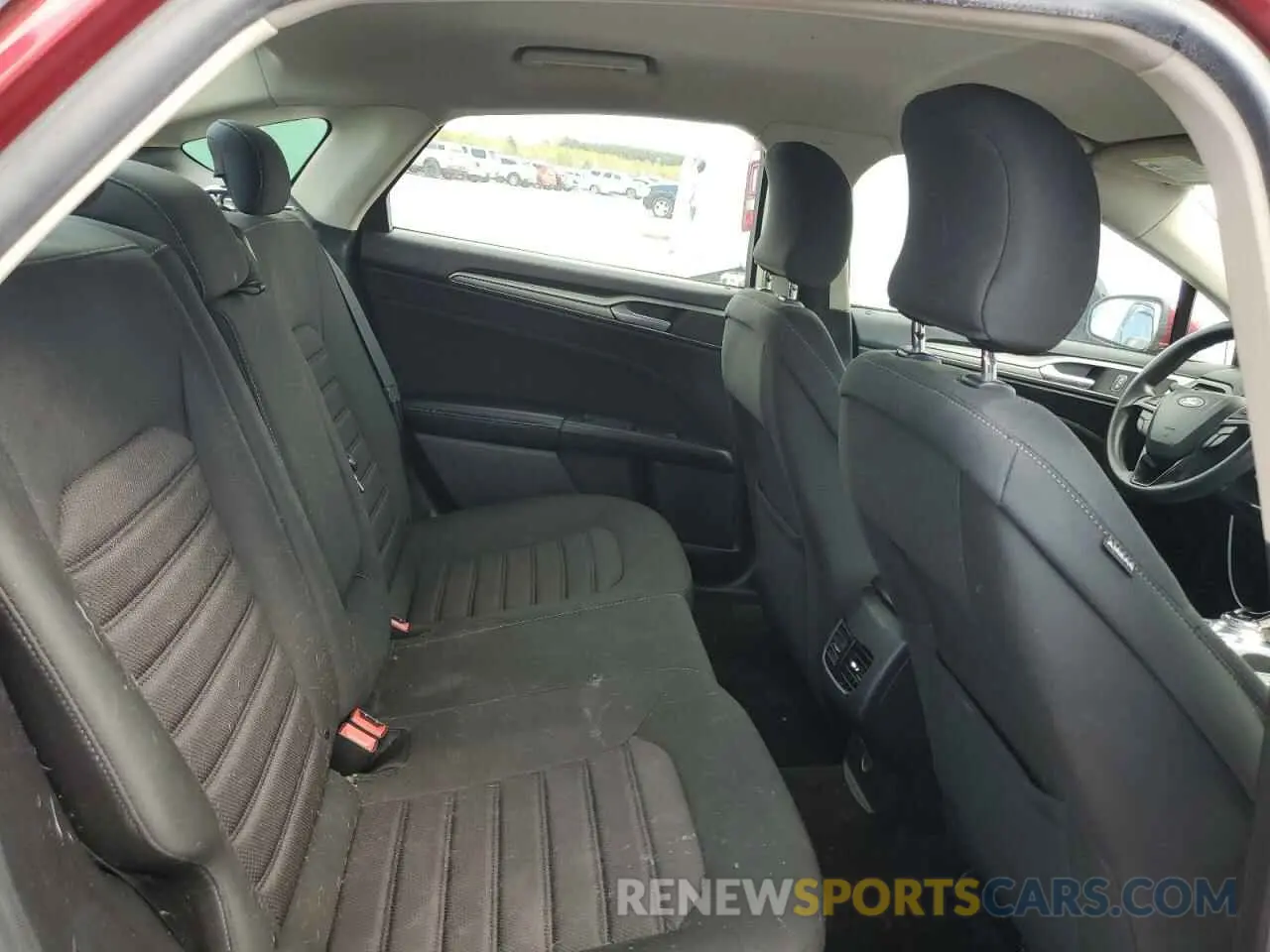 10 fotografías del automóvil dañado 3FA6P0LU5KR240917 FORD FUSION 2019