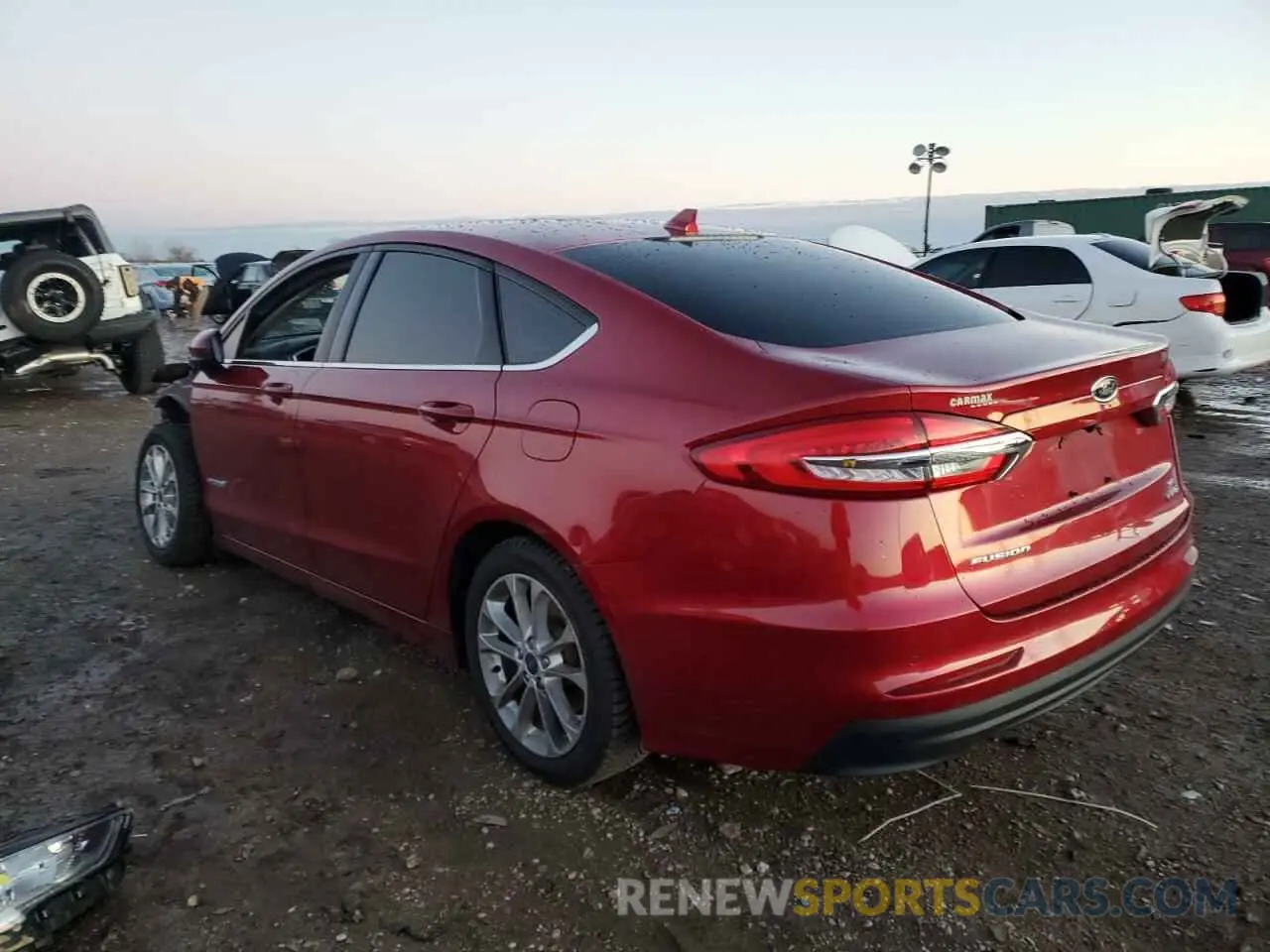 2 fotografías del automóvil dañado 3FA6P0LU6KR206193 FORD FUSION 2019