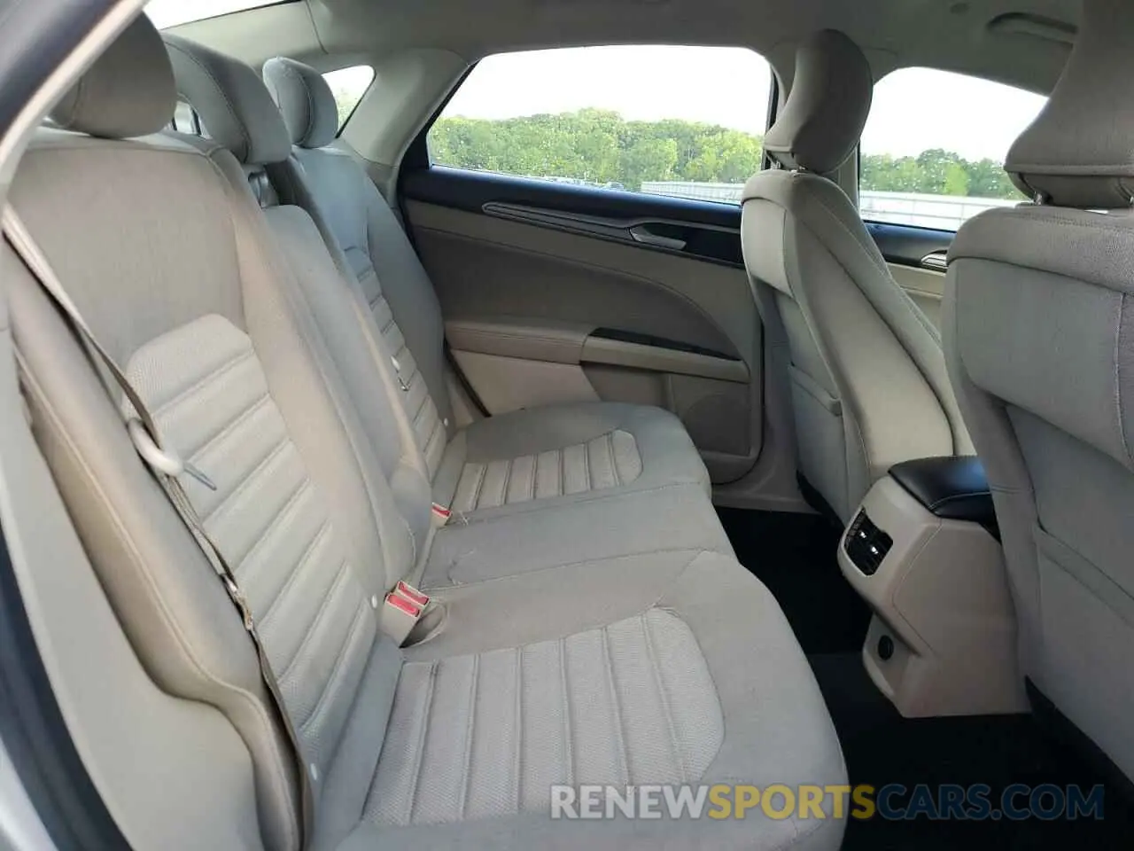 10 fotografías del automóvil dañado 3FA6P0LU6KR226069 FORD FUSION 2019