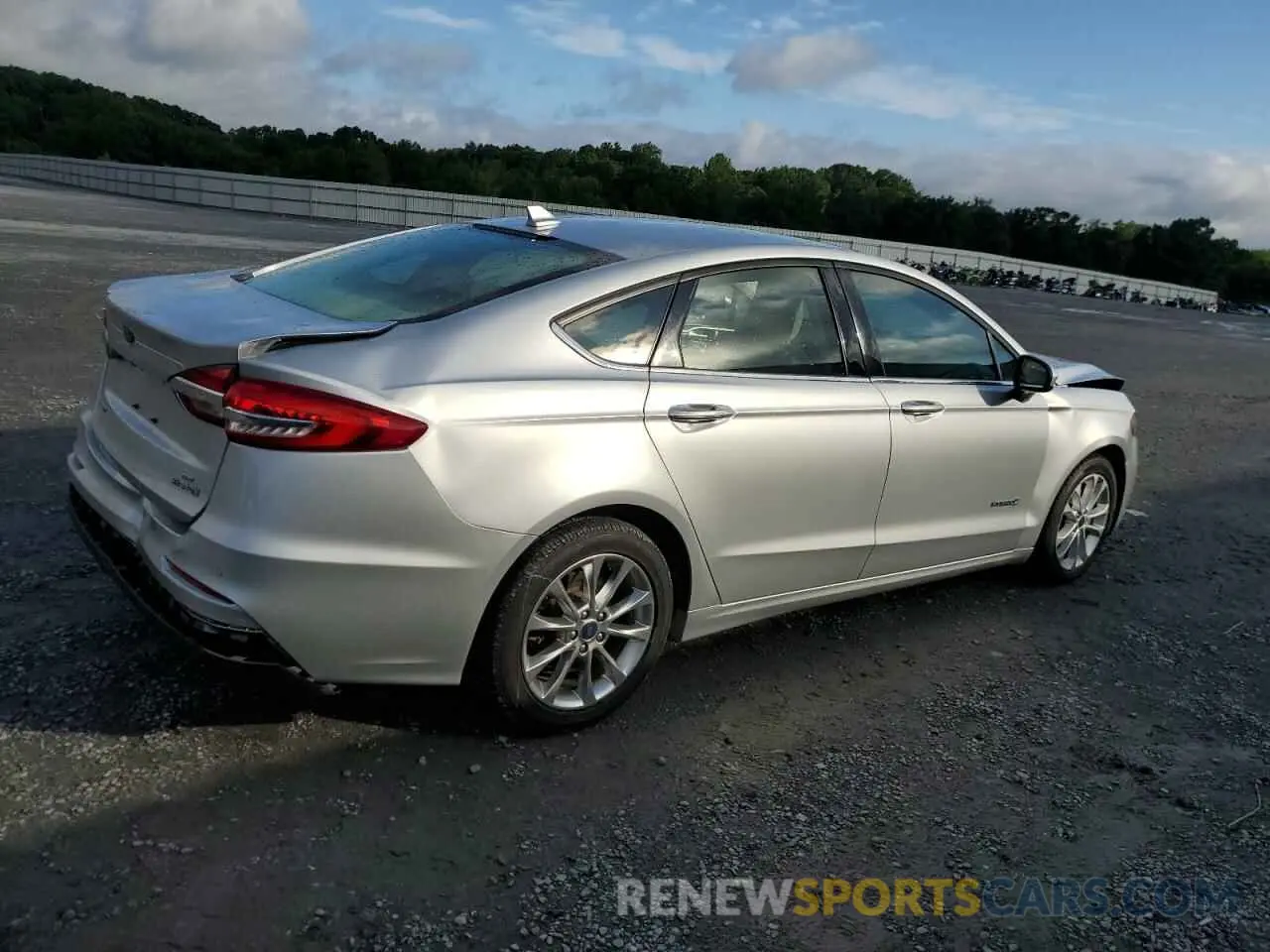 3 fotografías del automóvil dañado 3FA6P0LU6KR226069 FORD FUSION 2019