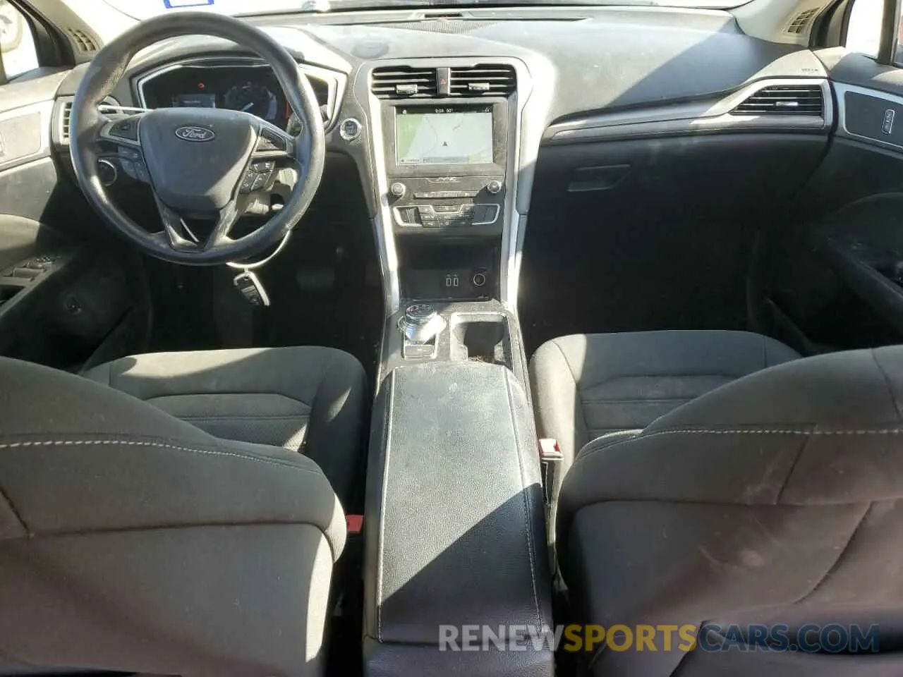 8 fotografías del automóvil dañado 3FA6P0LU6KR263901 FORD FUSION 2019