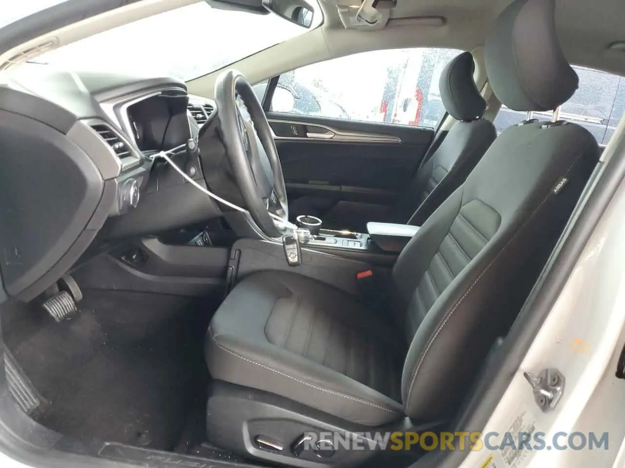 7 fotografías del automóvil dañado 3FA6P0LU7KR137787 FORD FUSION 2019