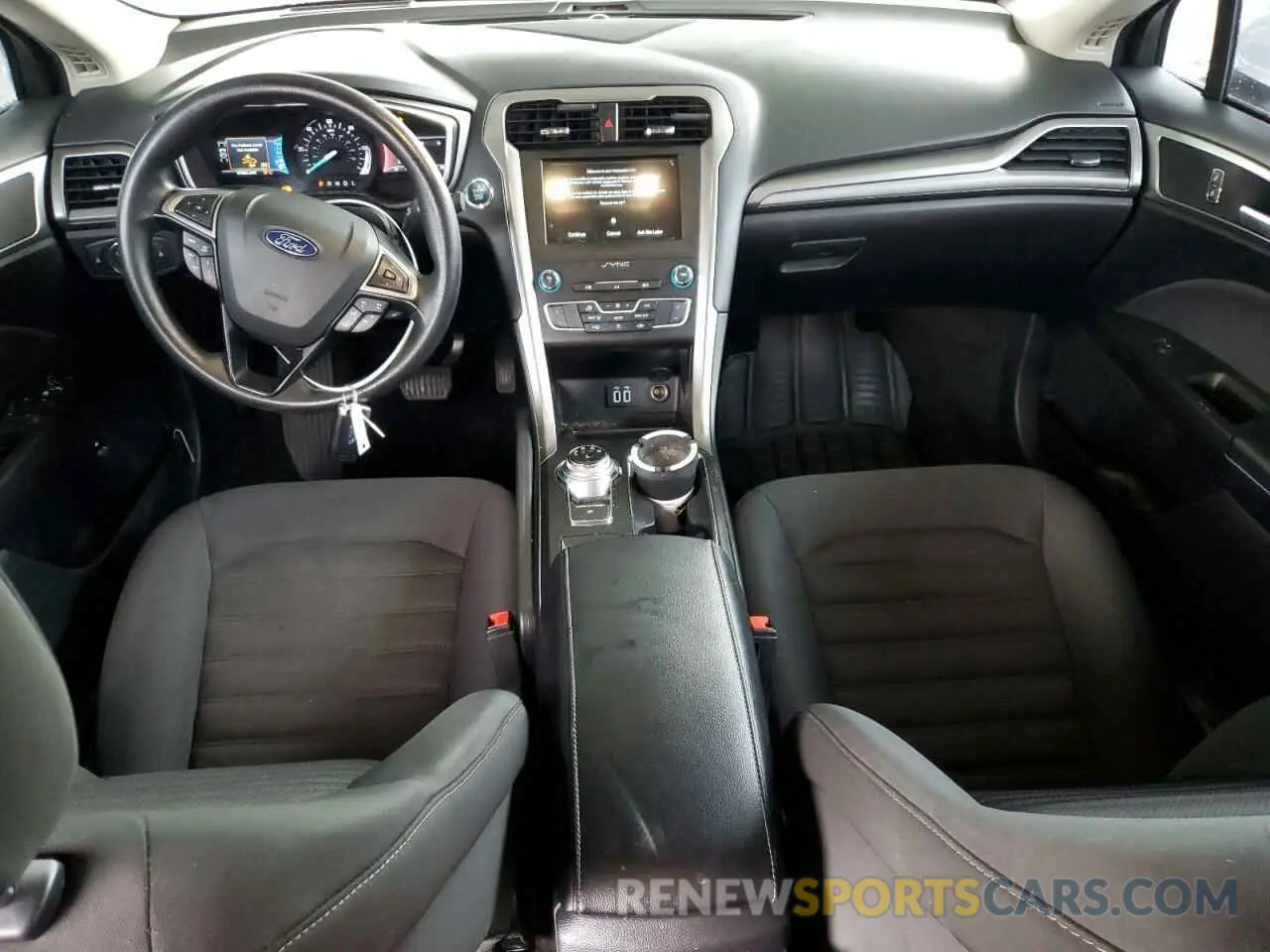 8 fotografías del automóvil dañado 3FA6P0LU7KR137787 FORD FUSION 2019