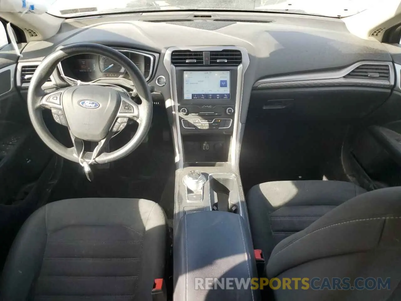 8 fotografías del automóvil dañado 3FA6P0LU7KR277239 FORD FUSION 2019