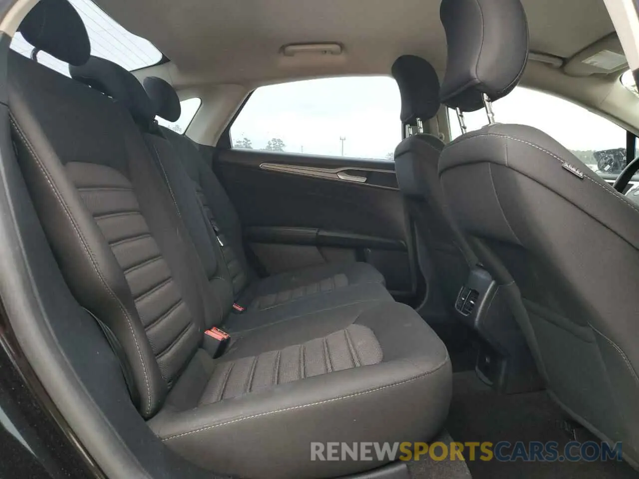 10 fotografías del automóvil dañado 3FA6P0LU8KR109528 FORD FUSION 2019
