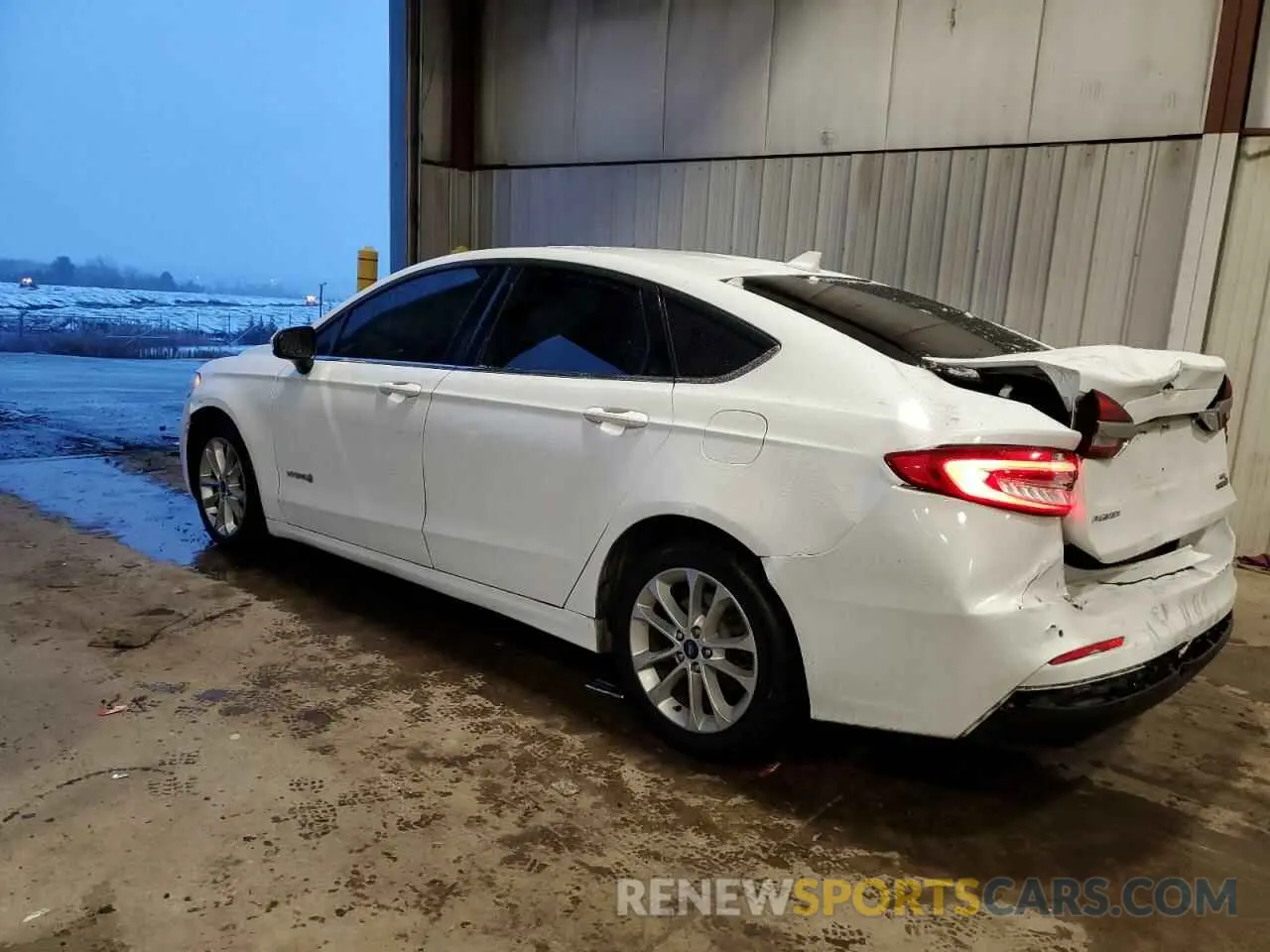 2 fotografías del automóvil dañado 3FA6P0LU8KR147521 FORD FUSION 2019