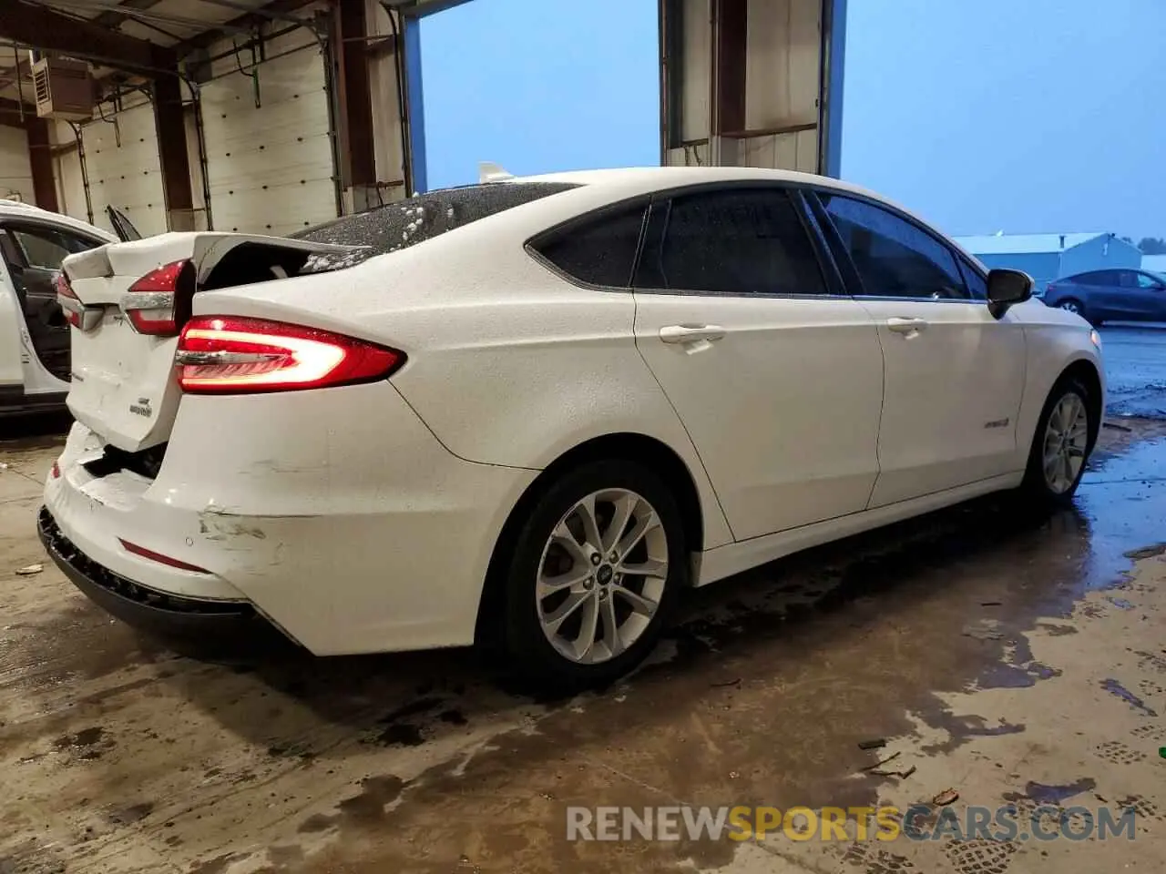 3 fotografías del automóvil dañado 3FA6P0LU8KR147521 FORD FUSION 2019