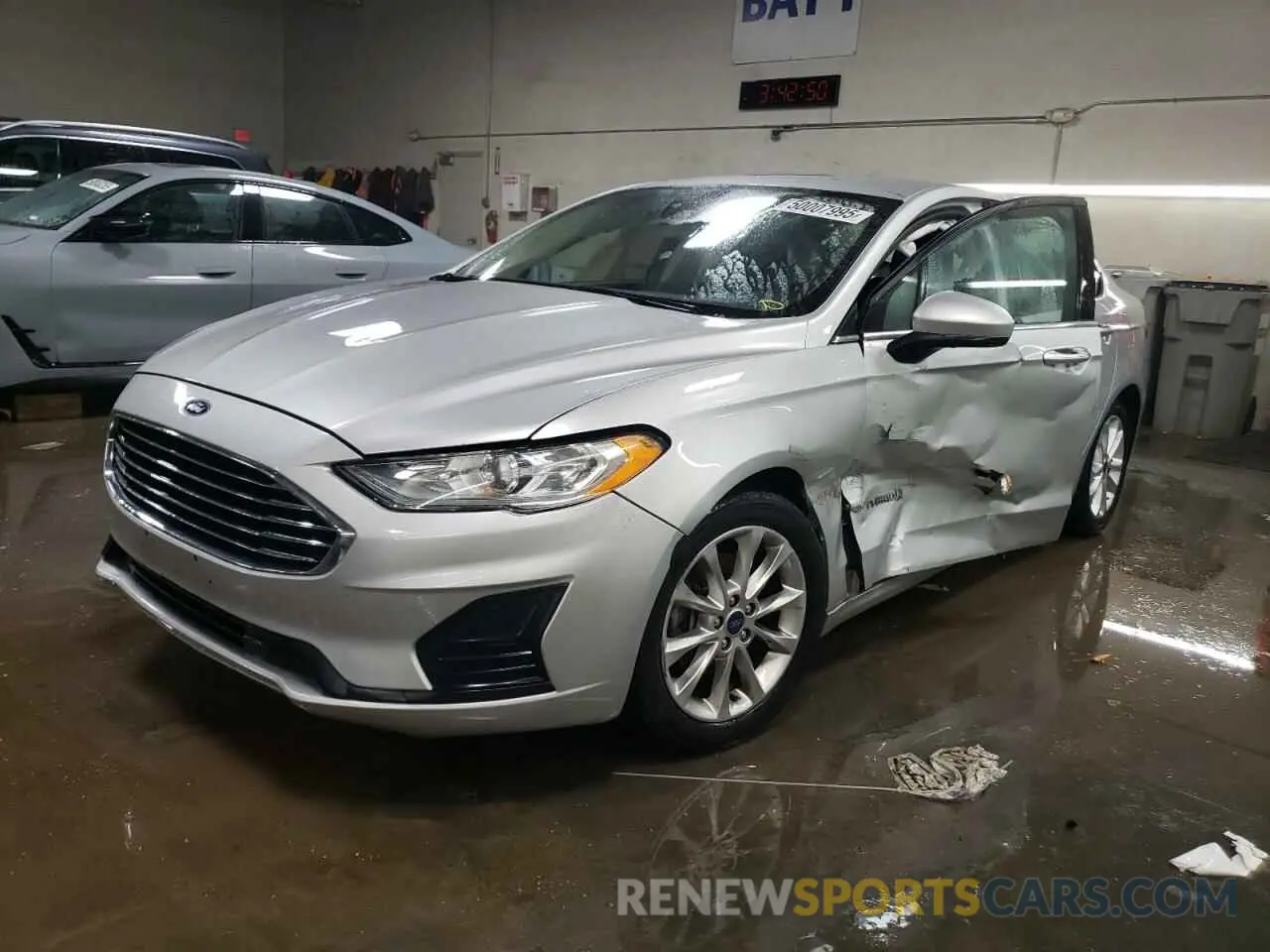 1 fotografías del automóvil dañado 3FA6P0LU9KR143882 FORD FUSION 2019