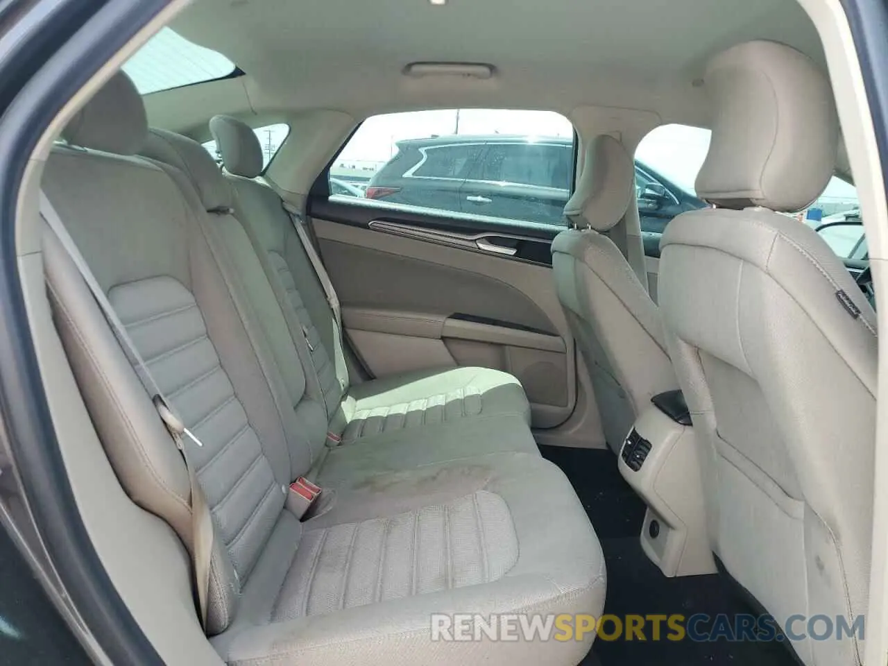 10 fotografías del automóvil dañado 3FA6P0LU9KR188398 FORD FUSION 2019