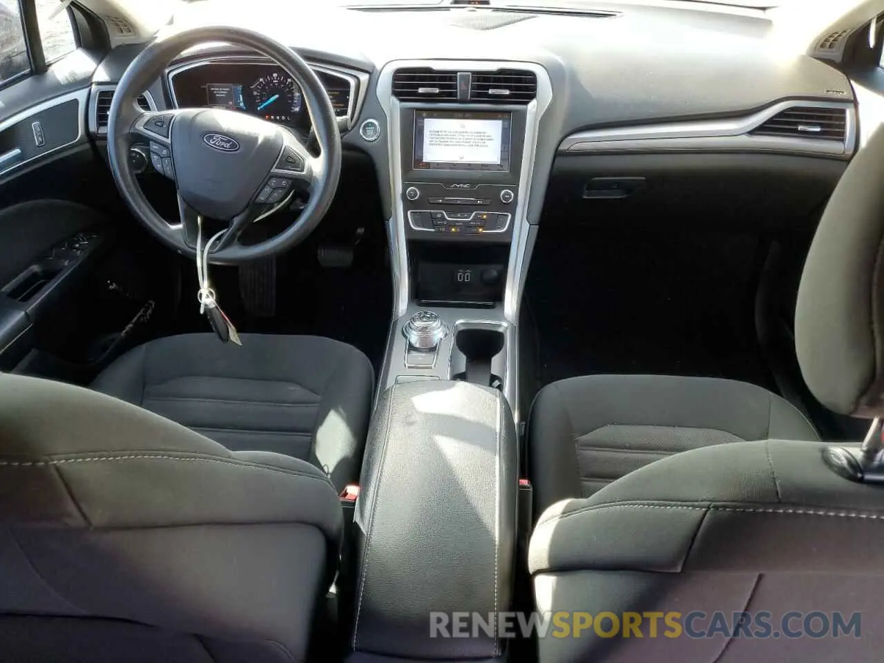 8 fotografías del automóvil dañado 3FA6P0LU9KR193763 FORD FUSION 2019