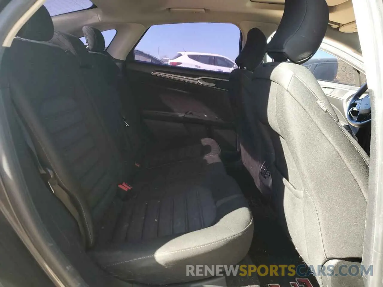 10 fotografías del automóvil dañado 3FA6P0LUXKR107053 FORD FUSION 2019