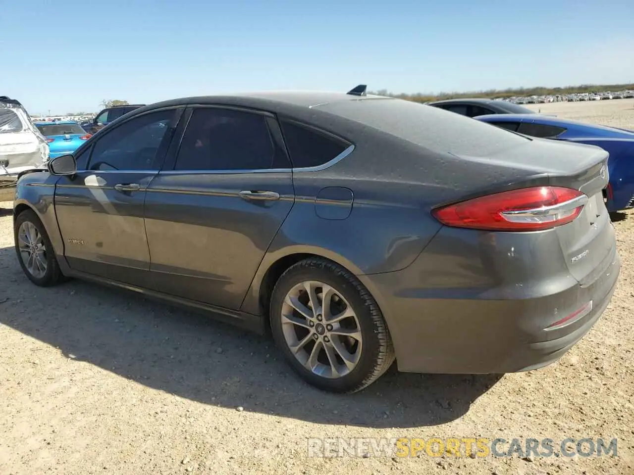 2 fotografías del automóvil dañado 3FA6P0LUXKR107053 FORD FUSION 2019