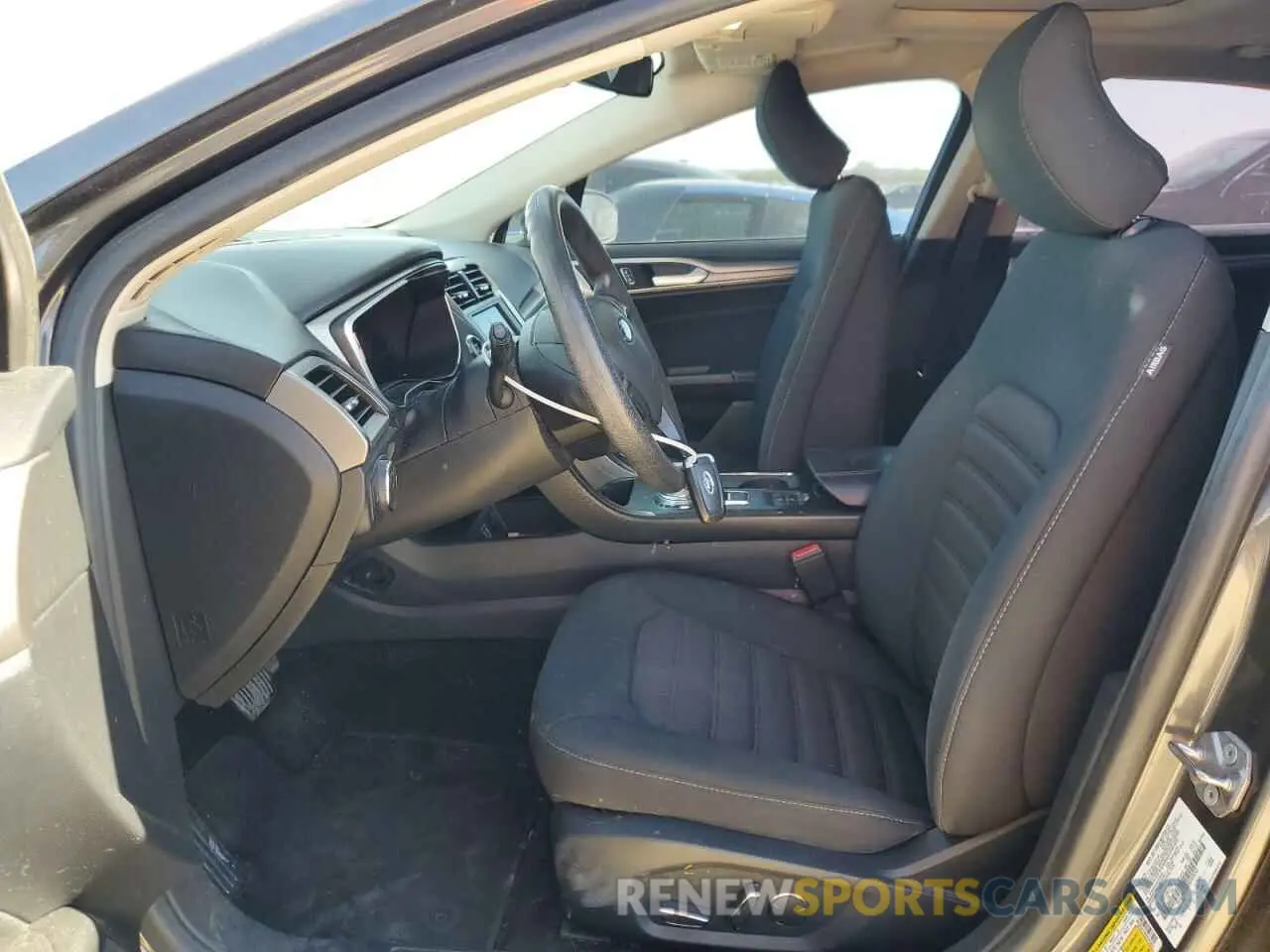 7 fotografías del automóvil dañado 3FA6P0LUXKR107053 FORD FUSION 2019