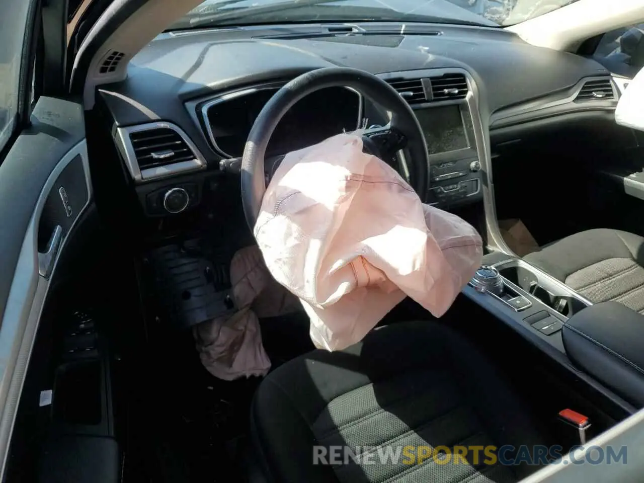 8 fotografías del automóvil dañado 3FA6P0LUXKR274464 FORD FUSION 2019