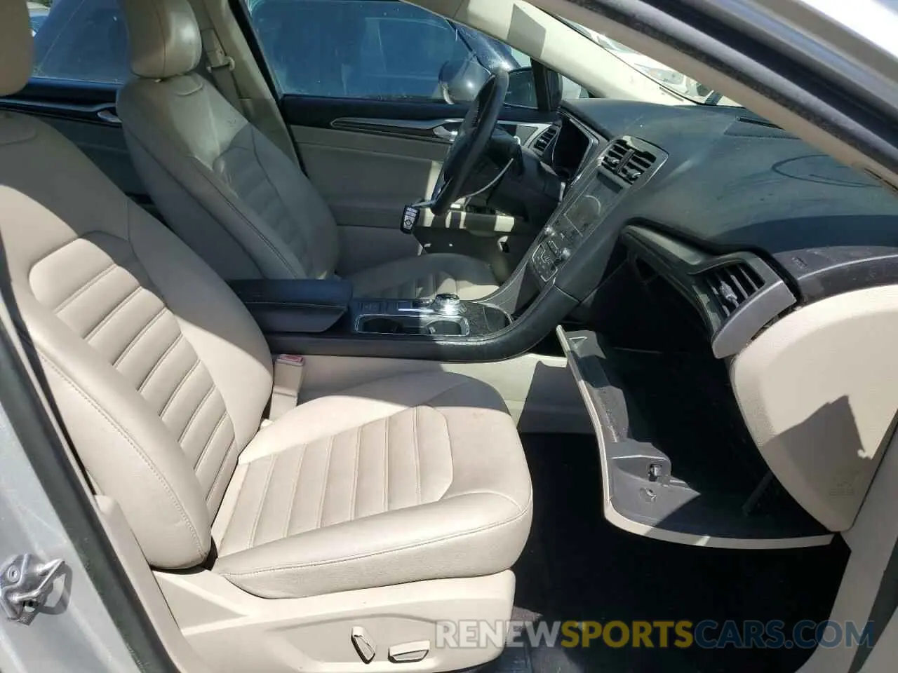 7 fotografías del automóvil dañado 3FA6P0MU8KR236052 FORD FUSION 2019