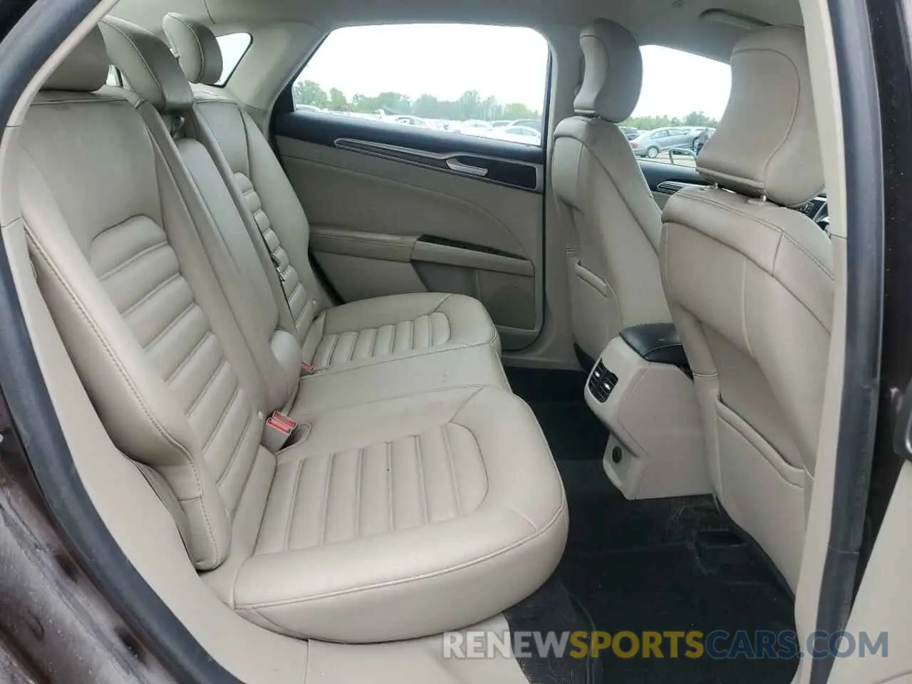 10 fotografías del automóvil dañado 3FA6P0MU9KR137126 FORD FUSION 2019