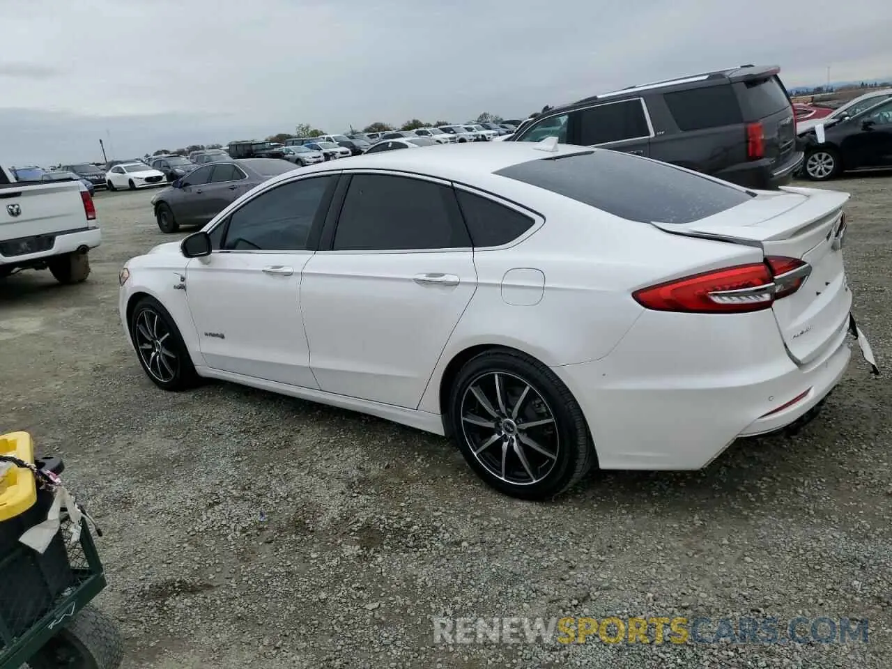 2 fotografías del automóvil dañado 3FA6P0RU4KR135843 FORD FUSION 2019