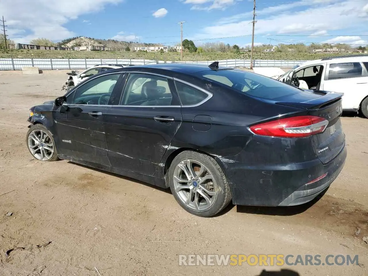 2 fotografías del automóvil dañado 3FA6P0RU5KR118341 FORD FUSION 2019