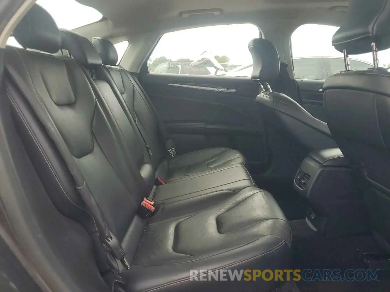 10 fotografías del automóvil dañado 3FA6P0RU6KR106828 FORD FUSION 2019