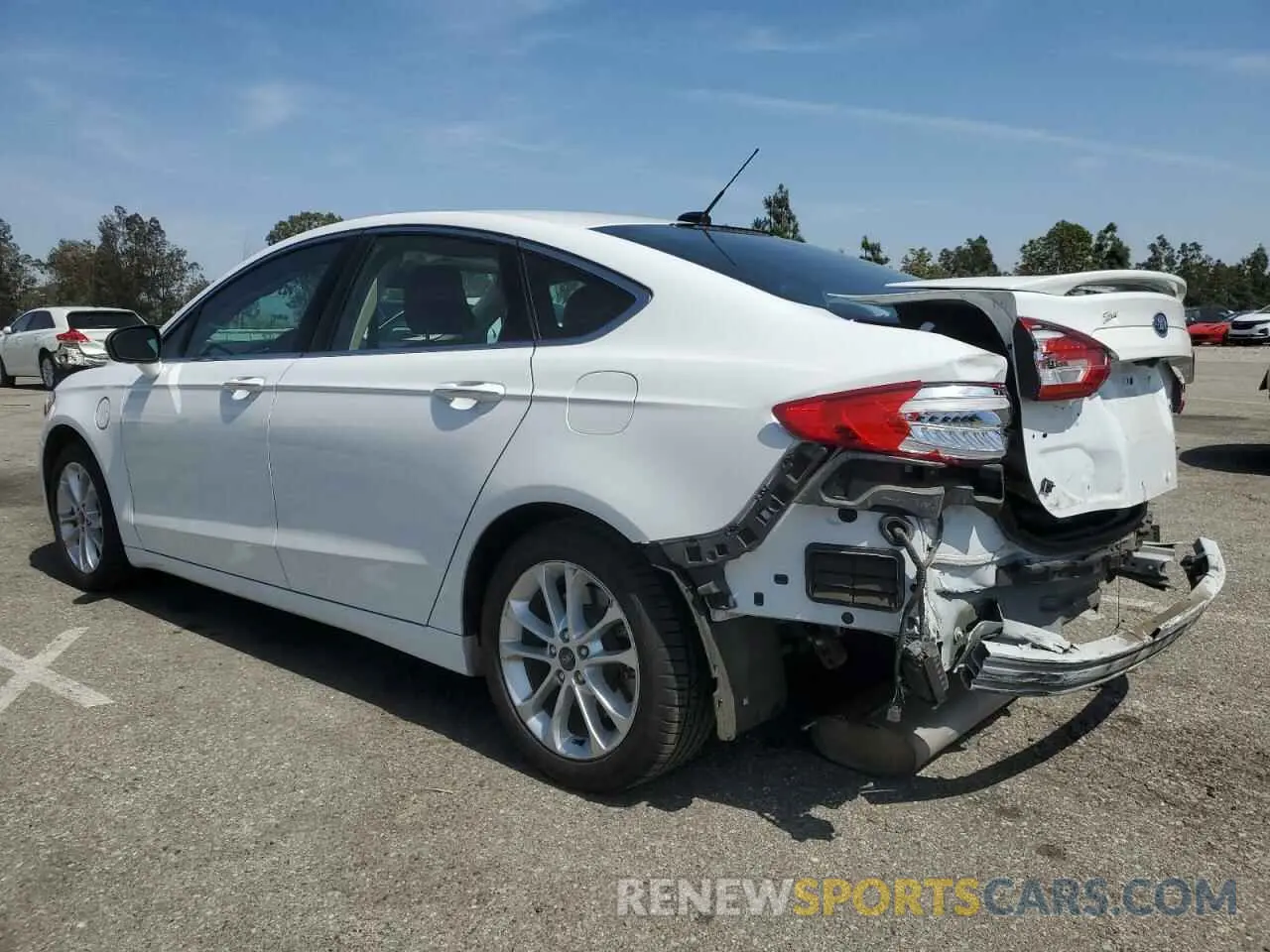 2 fotografías del automóvil dañado 3FA6P0SU6KR183595 FORD FUSION 2019