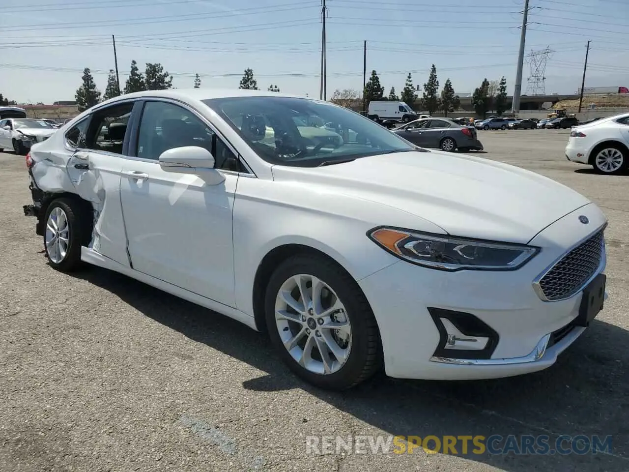 4 fotografías del automóvil dañado 3FA6P0SU6KR183595 FORD FUSION 2019