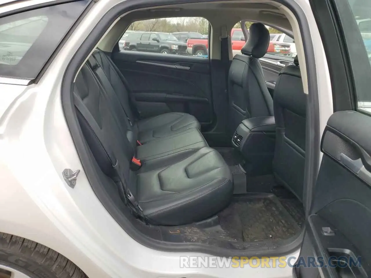 10 fotografías del automóvil dañado 3FA6P0SU6KR213095 FORD FUSION 2019