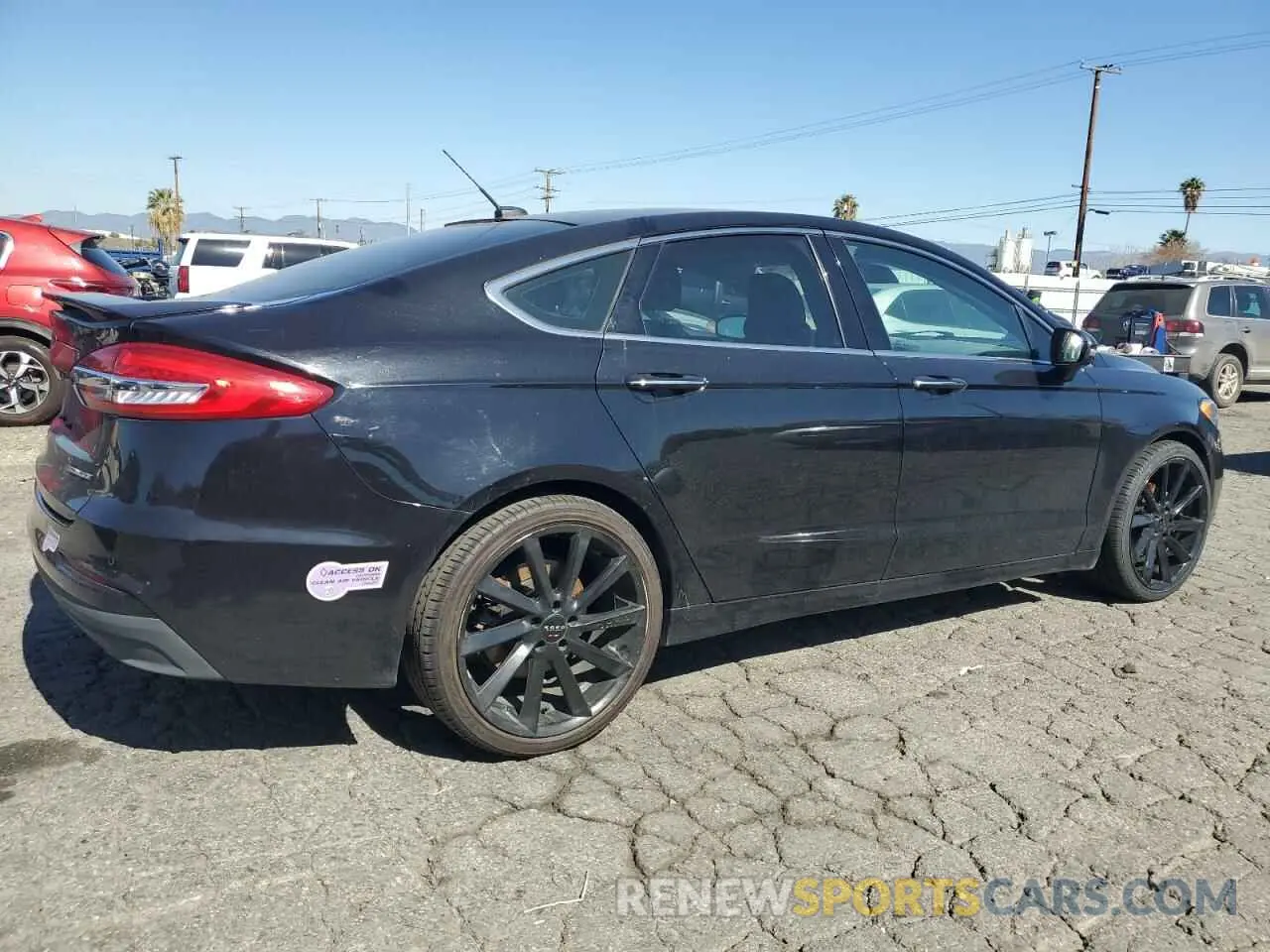3 fotografías del automóvil dañado 3FA6P0SU9KR251811 FORD FUSION 2019