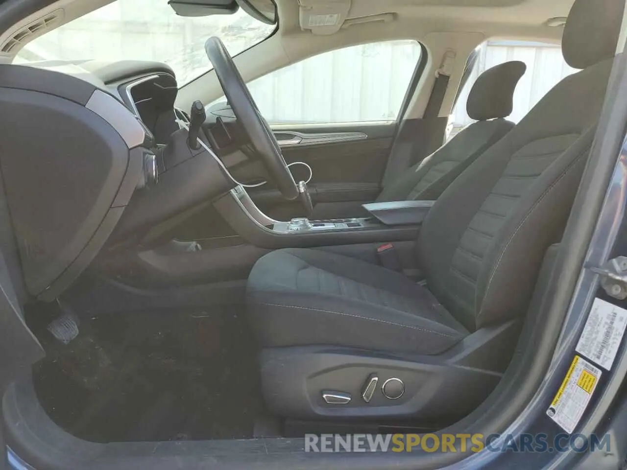 7 fotografías del automóvil dañado 3FA6P0T90KR260360 FORD FUSION 2019