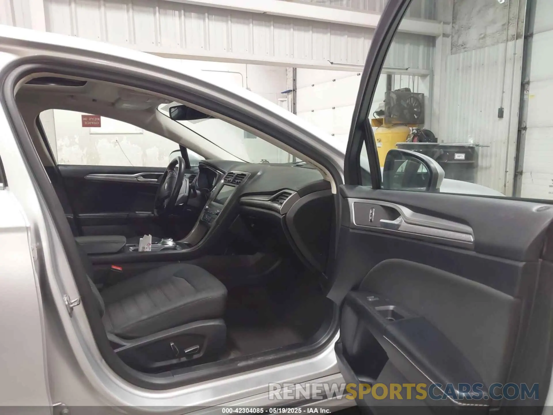 5 fotografías del automóvil dañado 3FA6P0T92KR261140 FORD FUSION 2019
