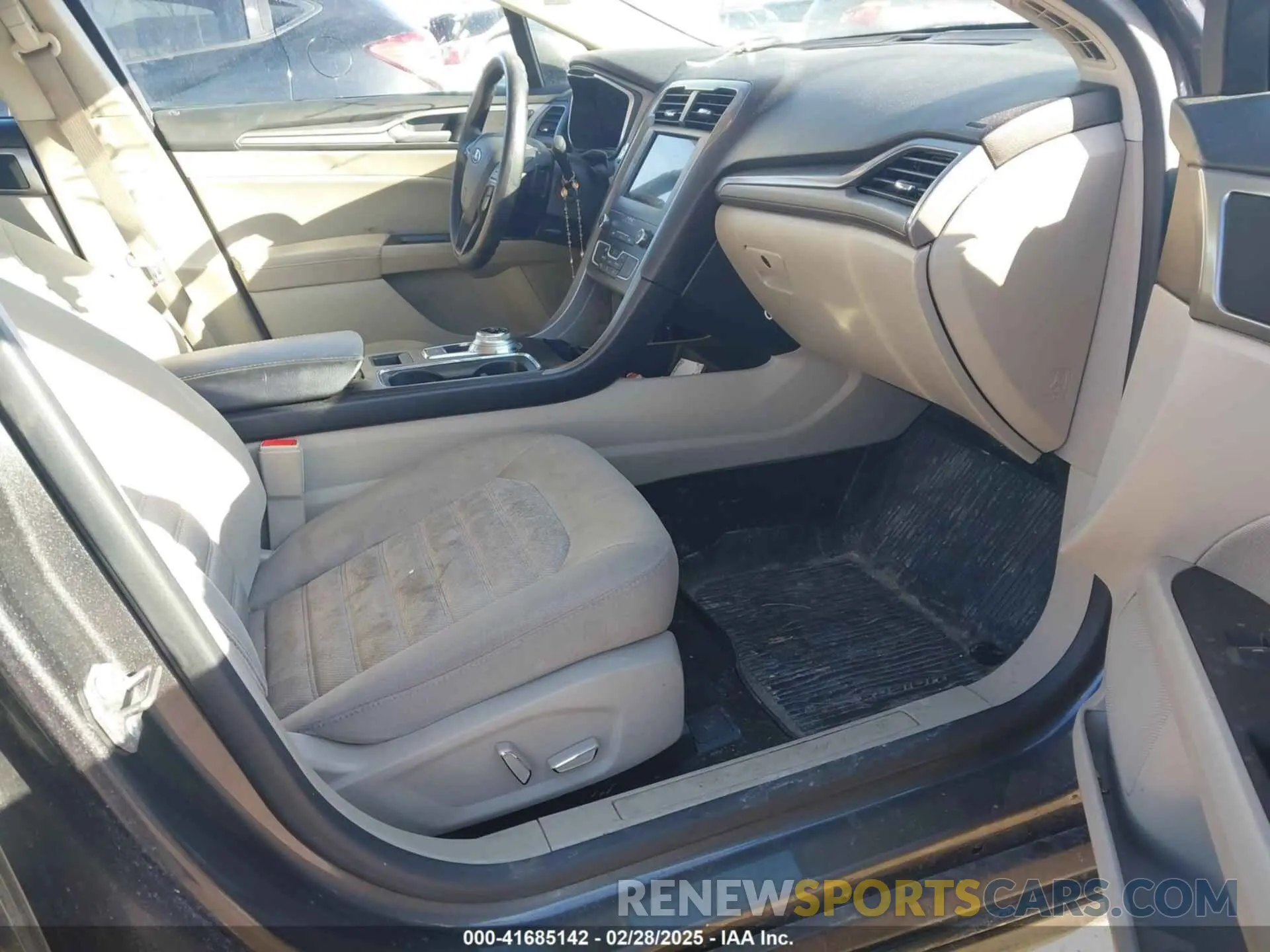 5 fotografías del automóvil dañado 3FA6P0T93KR183239 FORD FUSION 2019