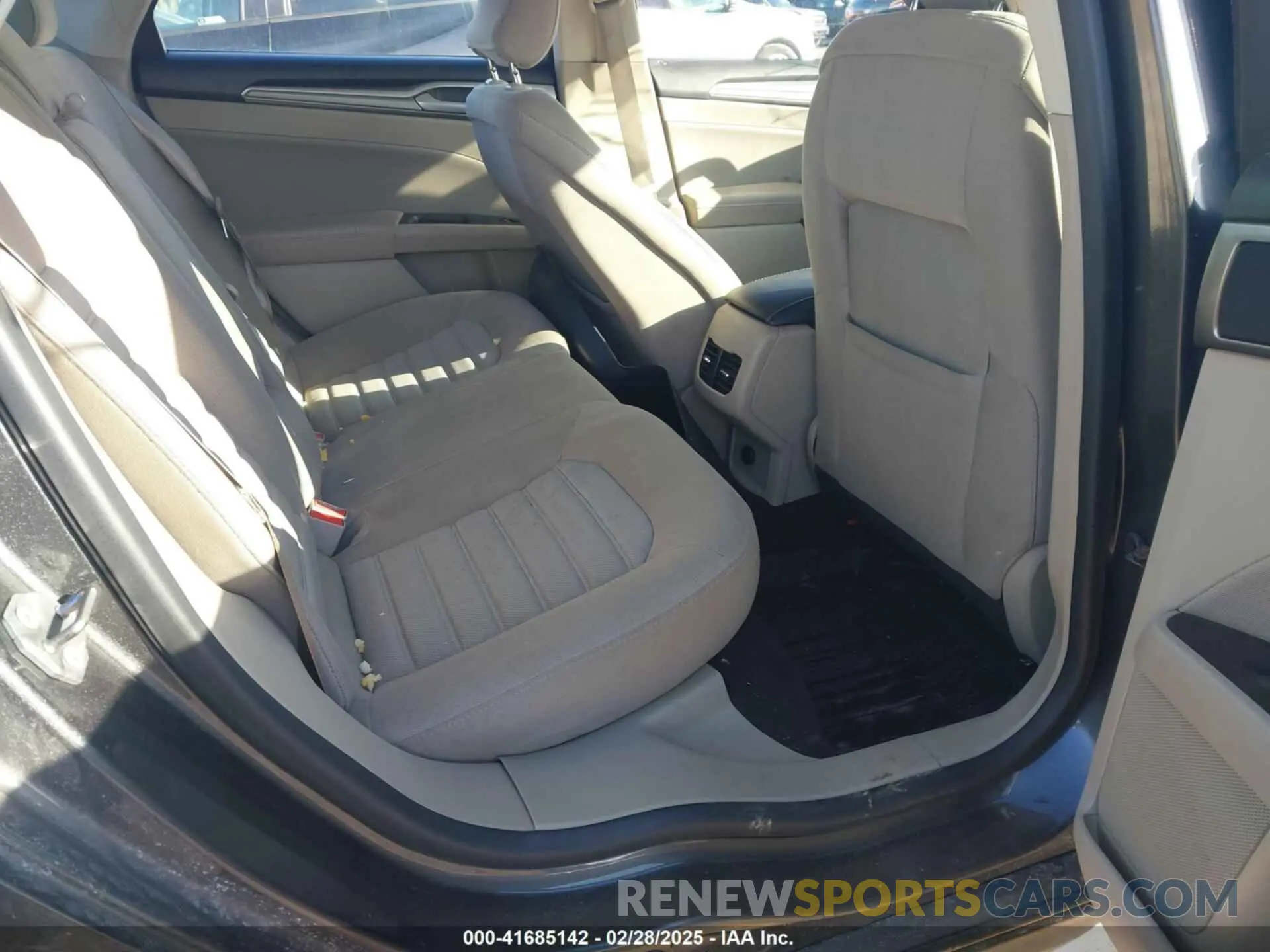 8 fotografías del automóvil dañado 3FA6P0T93KR183239 FORD FUSION 2019