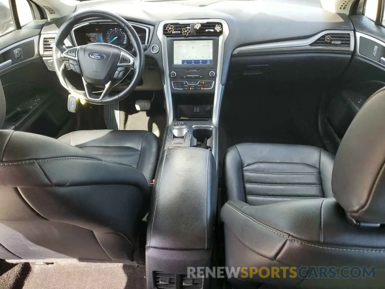 8 fotografías del automóvil dañado 3FA6P0CD4LR153284 FORD FUSION 2020