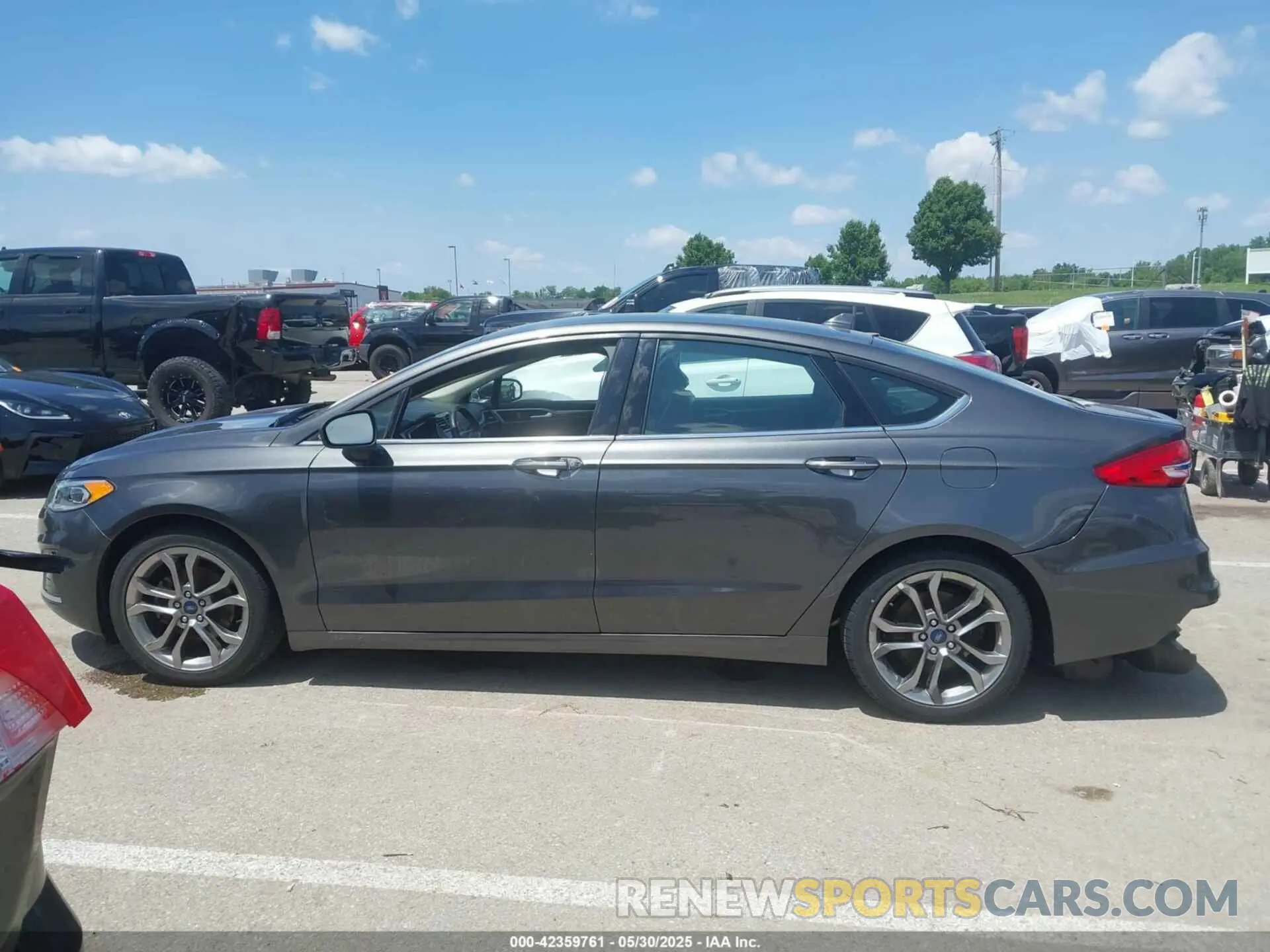 14 fotografías del automóvil dañado 3FA6P0CD5LR173737 FORD FUSION 2020
