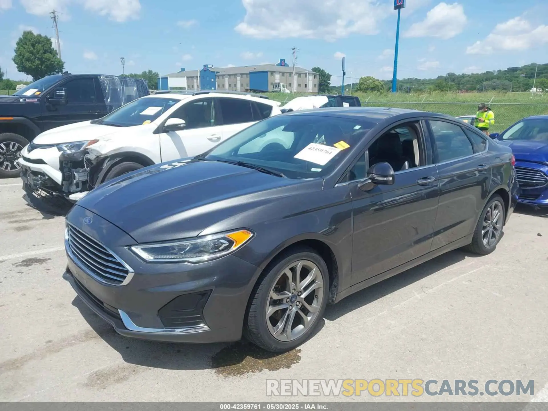 2 fotografías del automóvil dañado 3FA6P0CD5LR173737 FORD FUSION 2020