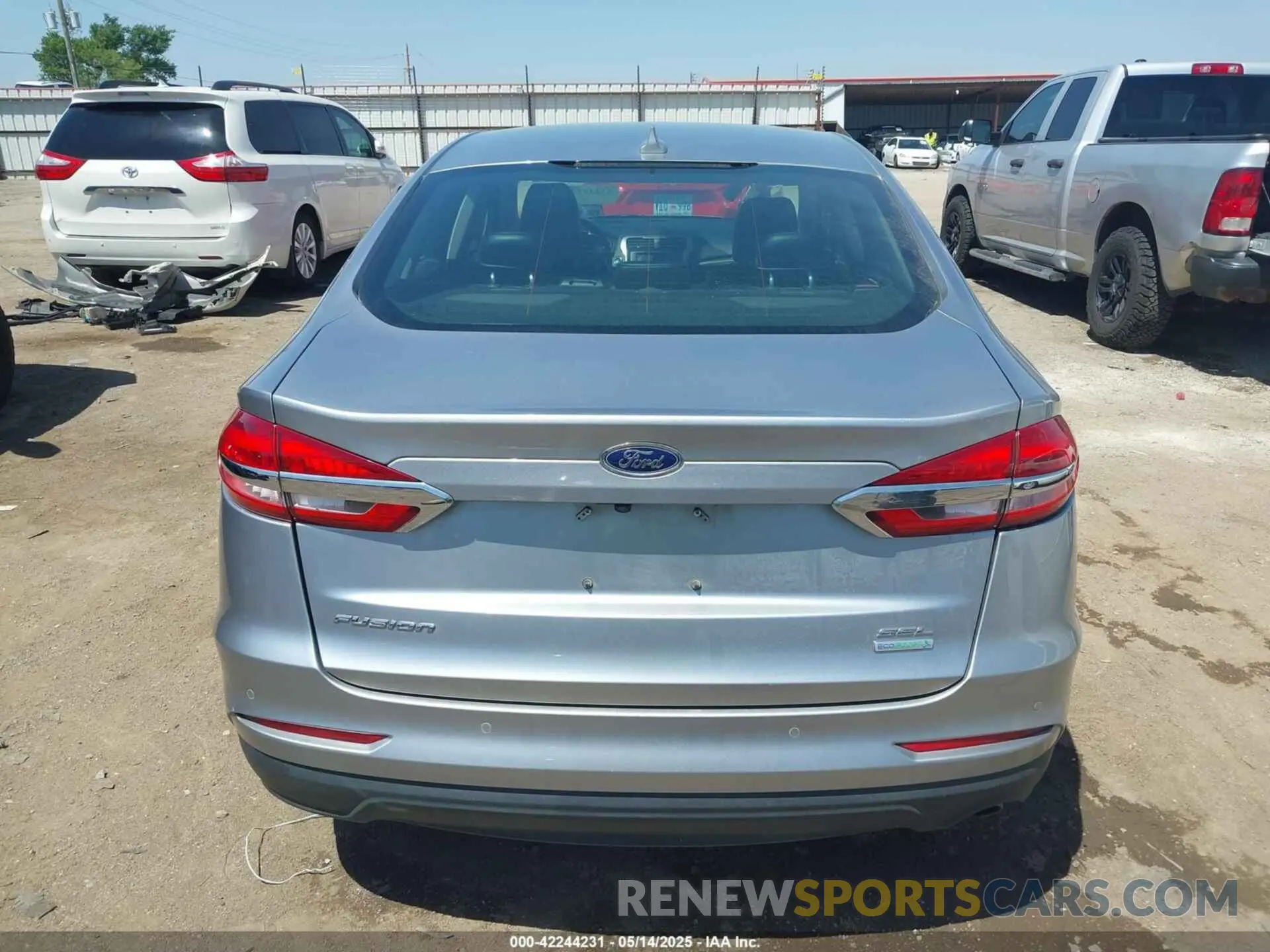 17 fotografías del automóvil dañado 3FA6P0CDXLR196124 FORD FUSION 2020