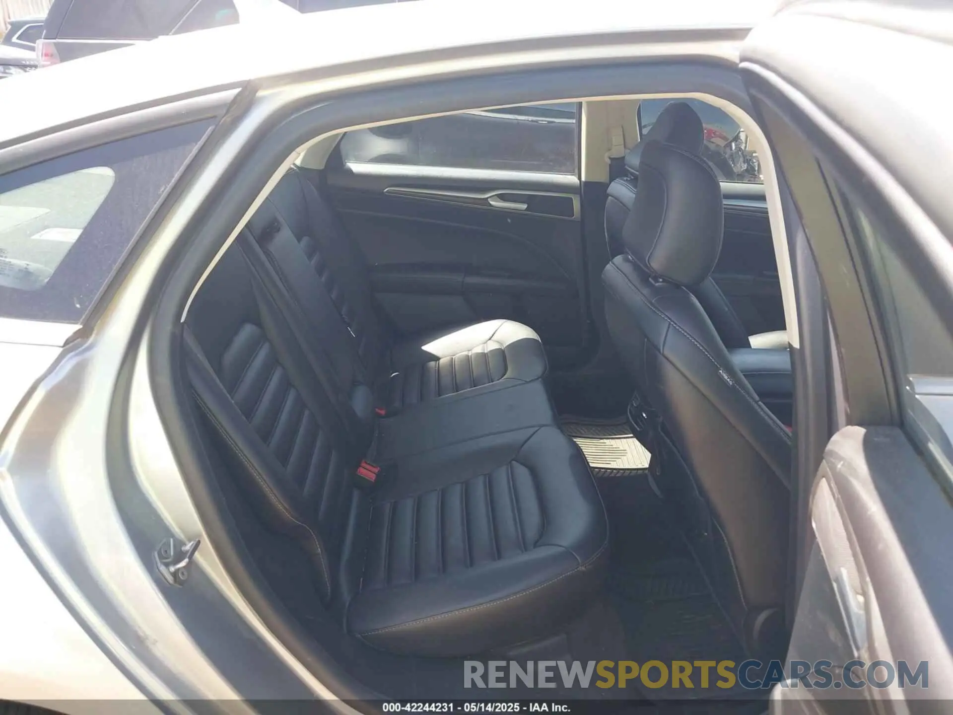 8 fotografías del automóvil dañado 3FA6P0CDXLR196124 FORD FUSION 2020
