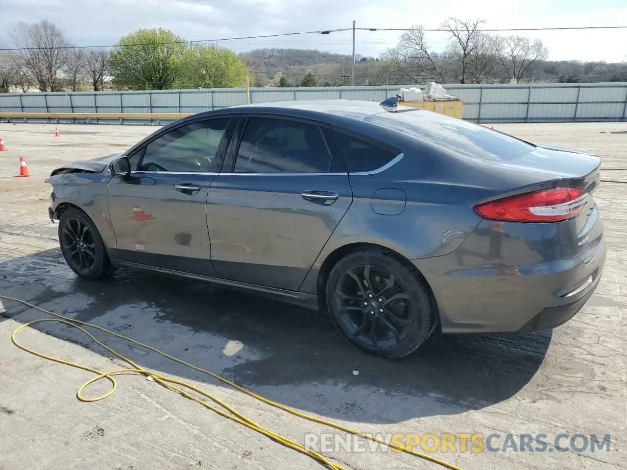 2 fotografías del automóvil dañado 3FA6P0CDXLR256306 FORD FUSION 2020