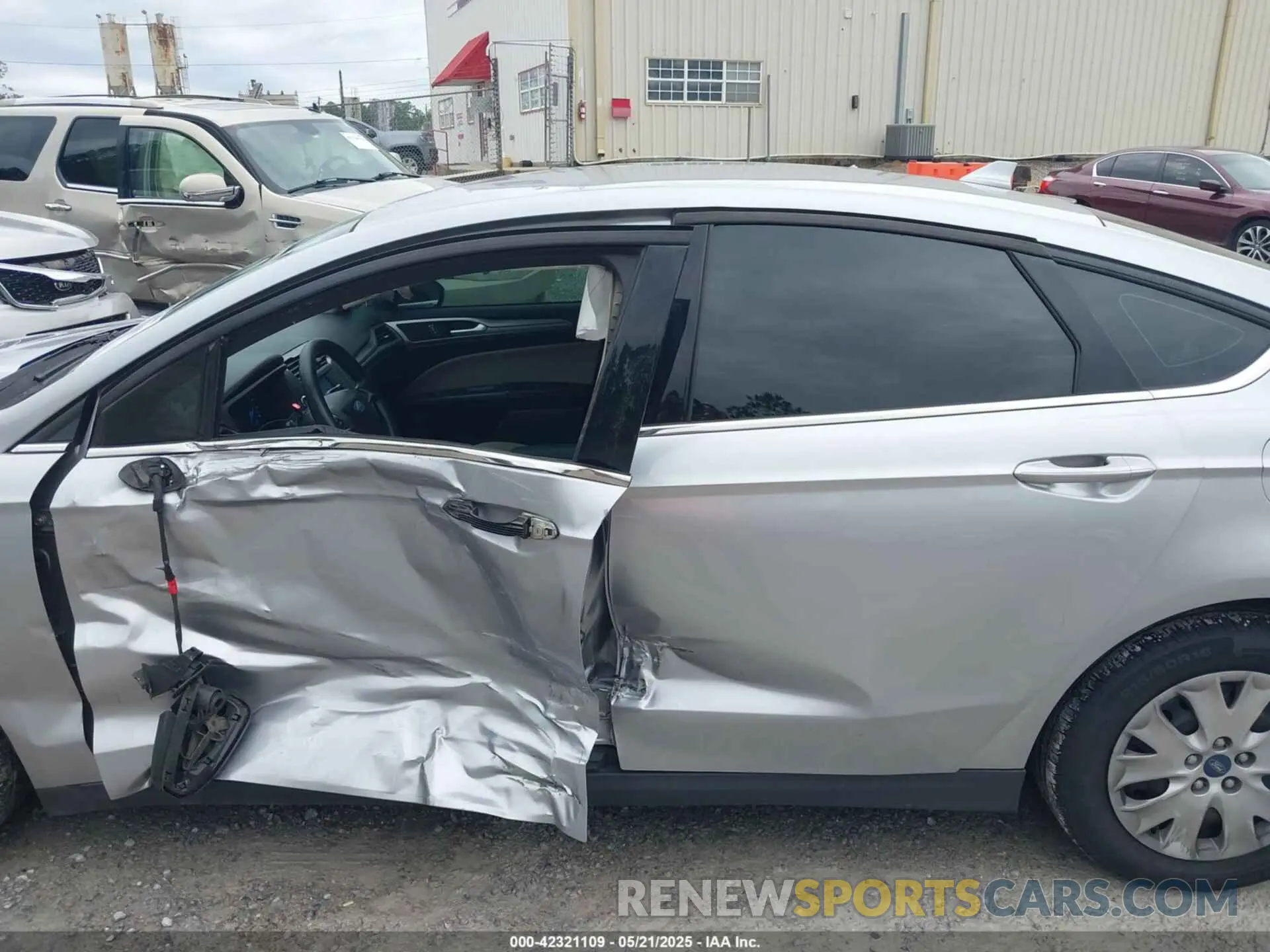 14 fotografías del automóvil dañado 3FA6P0G75LR160944 FORD FUSION 2020