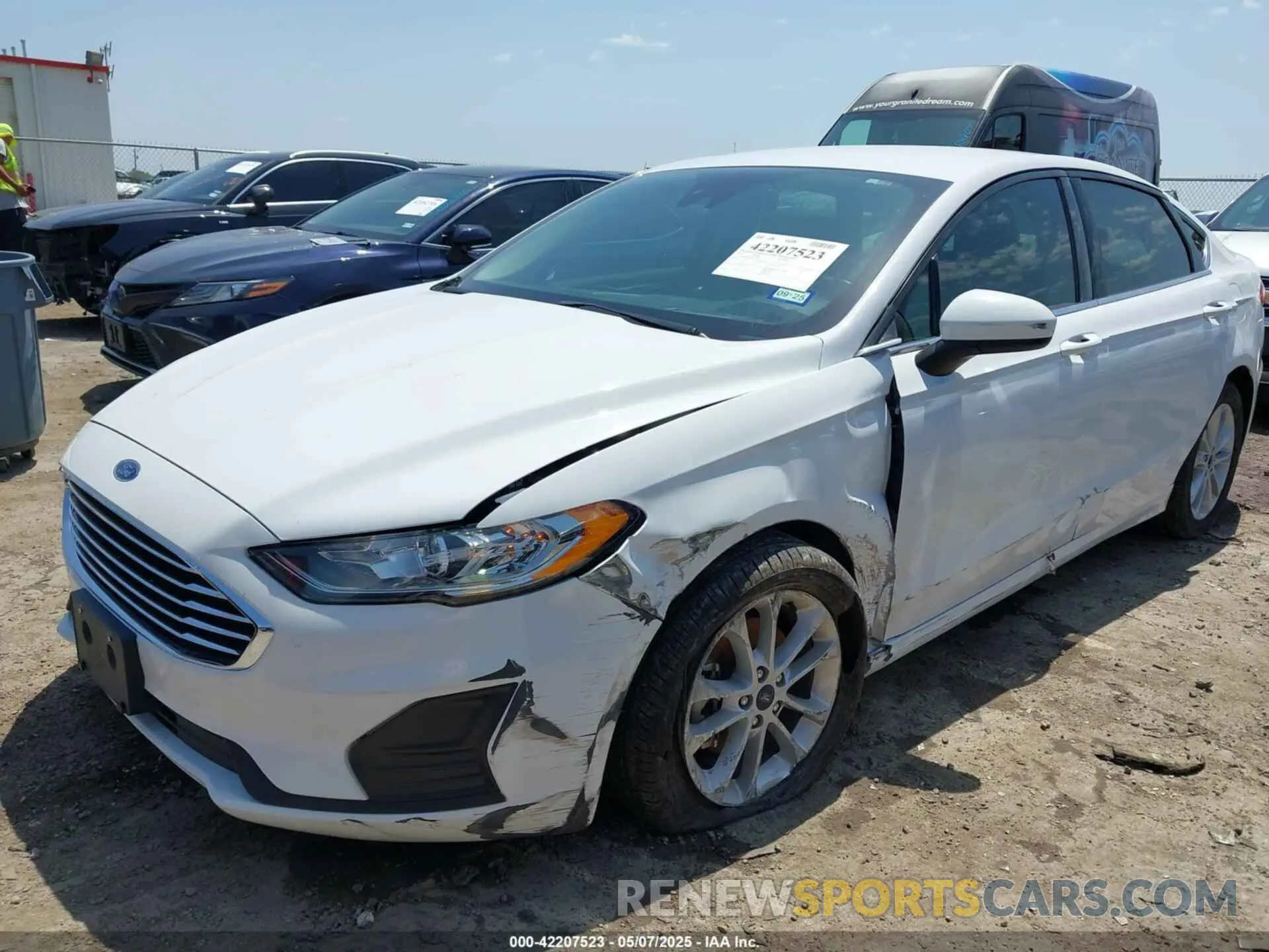 2 fotografías del automóvil dañado 3FA6P0HD4LR232009 FORD FUSION 2020