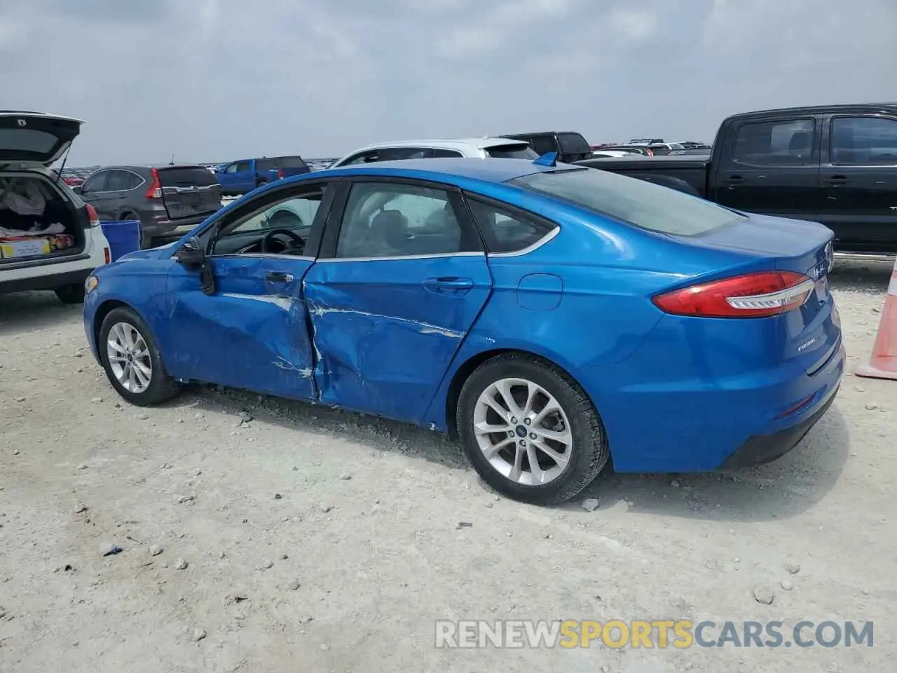 2 fotografías del automóvil dañado 3FA6P0HD5LR168627 FORD FUSION 2020
