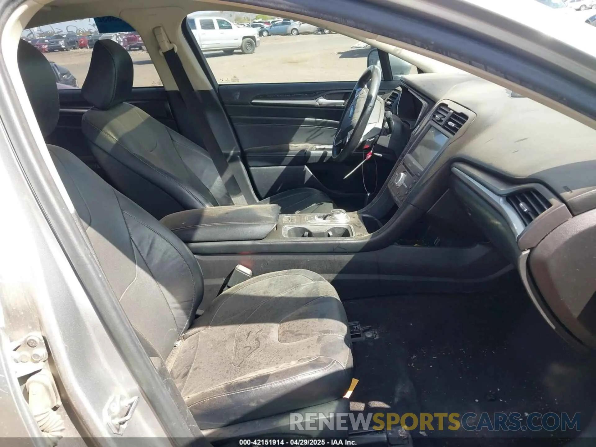 5 fotografías del automóvil dañado 3FA6P0K92LR118367 FORD FUSION 2020