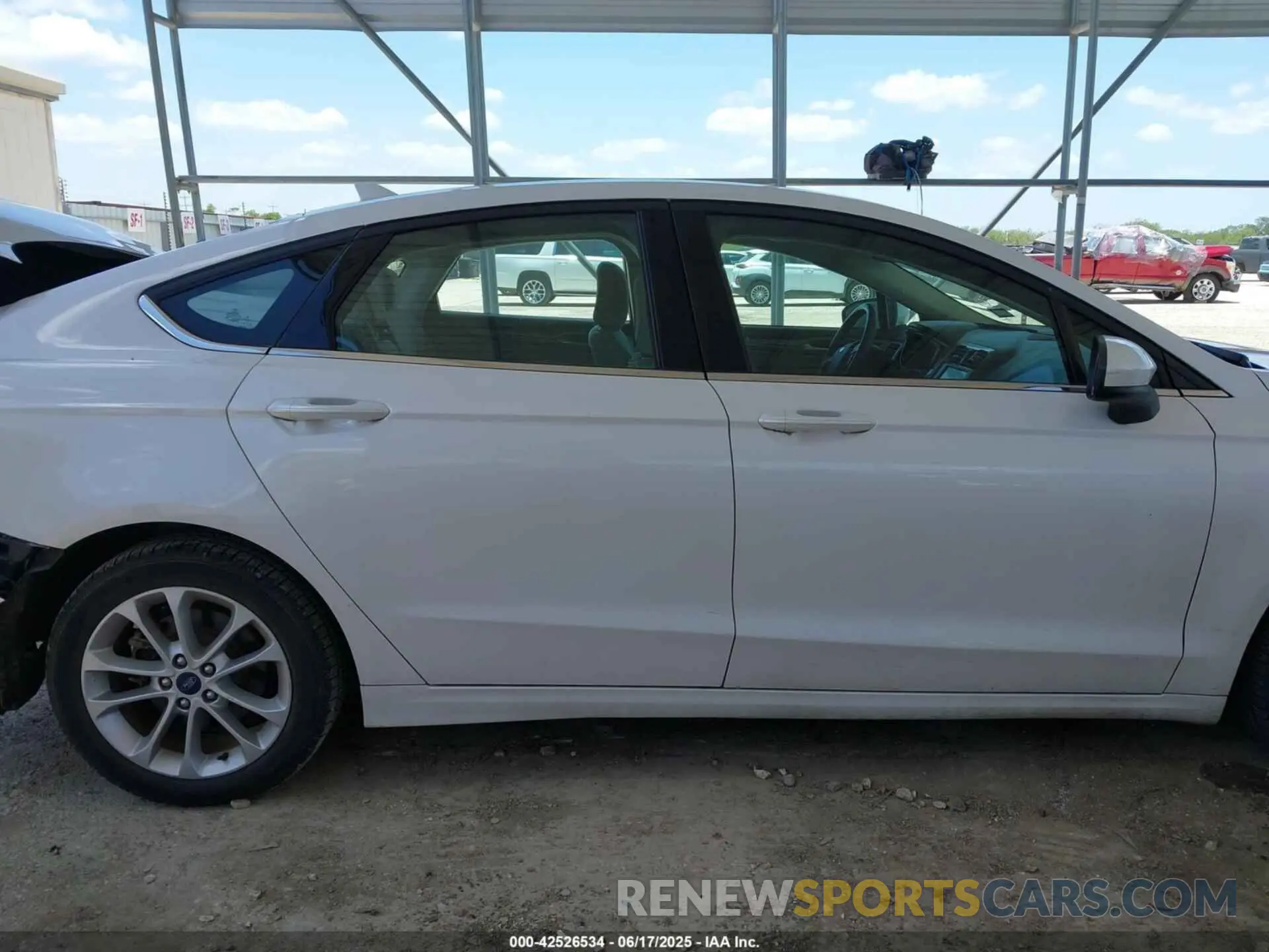 14 fotografías del automóvil dañado 3FA6P0LU0LR135560 FORD FUSION 2020