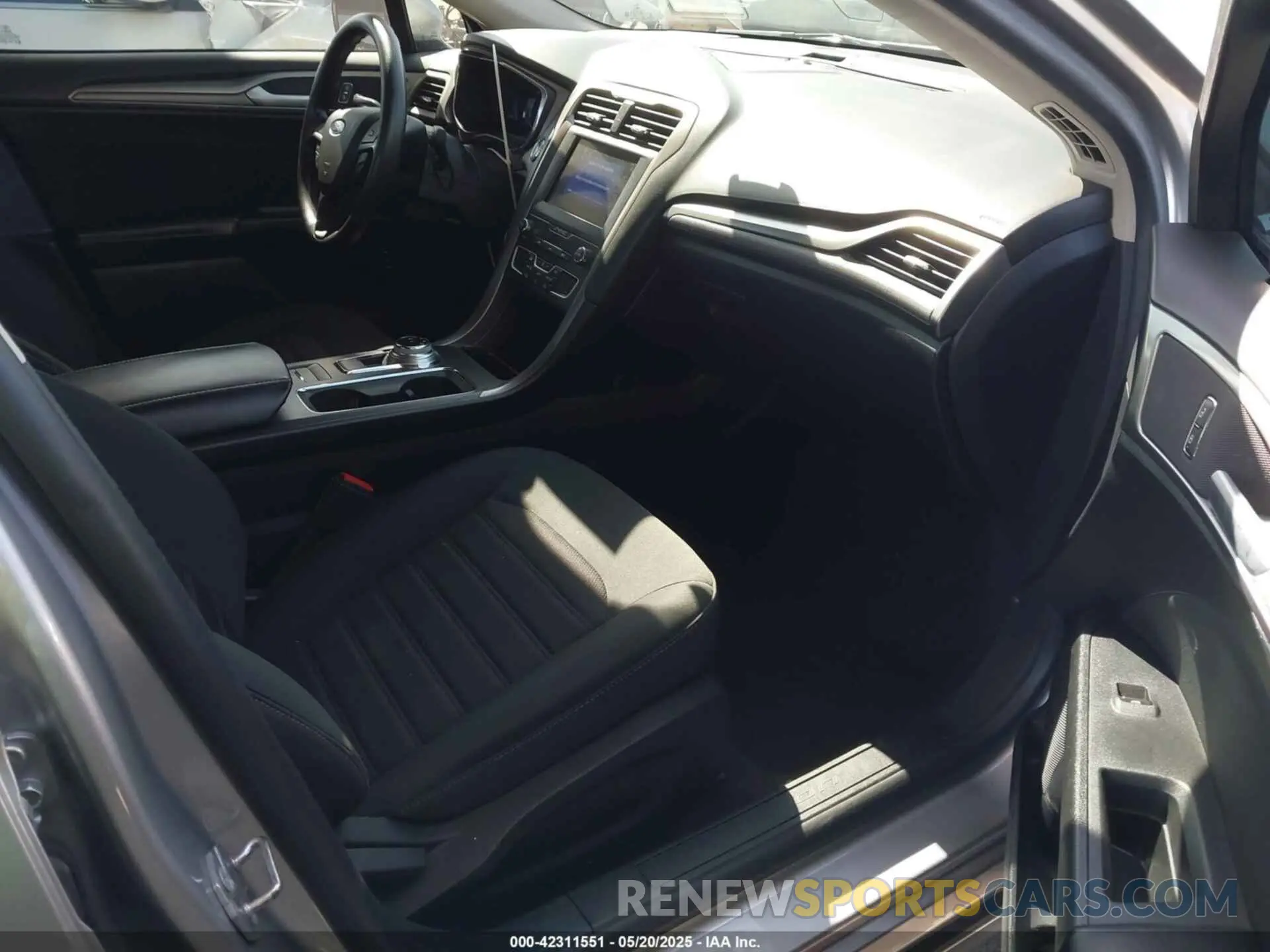 5 fotografías del automóvil dañado 3FA6P0LU2LR229035 FORD FUSION 2020