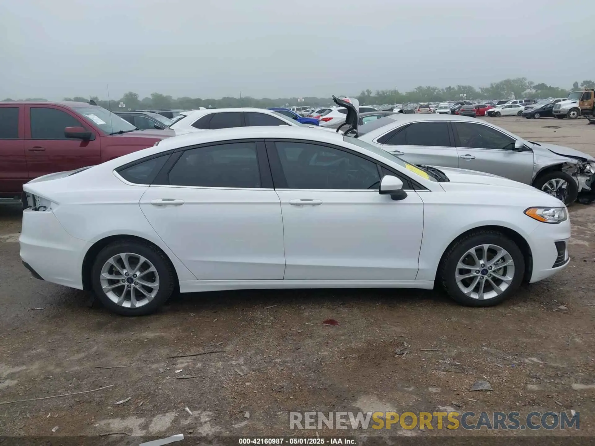 14 fotografías del automóvil dañado 3FA6P0LU2LR266943 FORD FUSION 2020
