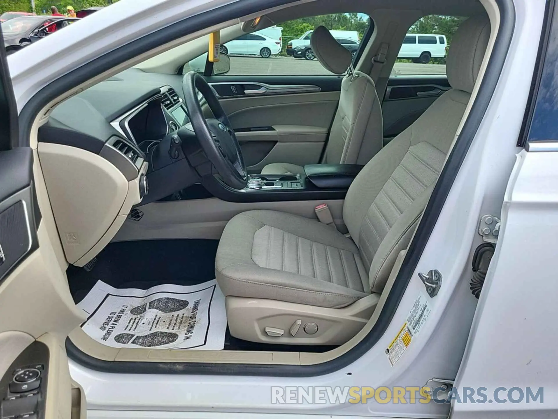 8 fotografías del automóvil dañado 3FA6P0LU3LR173414 FORD FUSION 2020