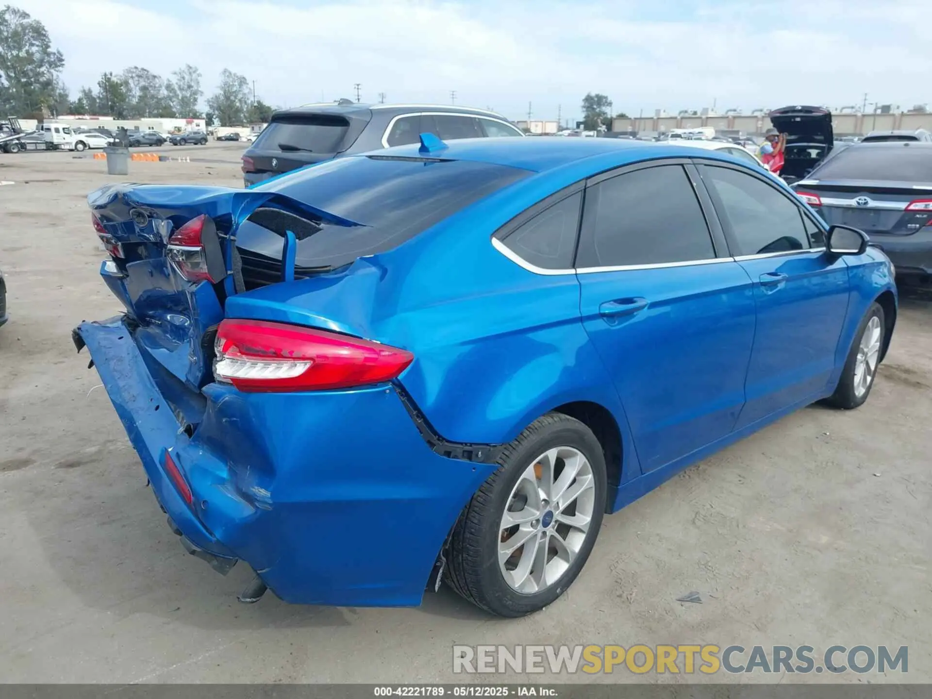4 fotografías del automóvil dañado 3FA6P0LU3LR233370 FORD FUSION 2020