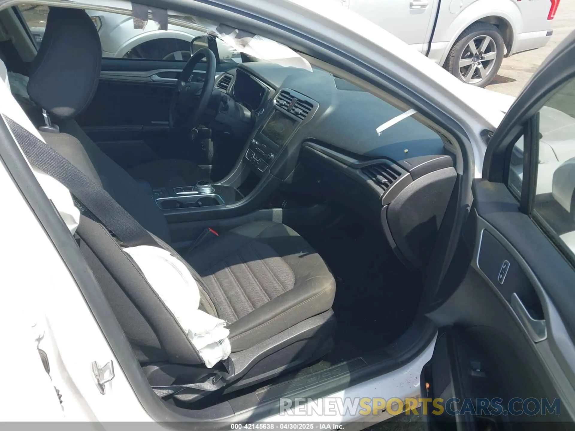 5 fotografías del automóvil dañado 3FA6P0LU5LR153942 FORD FUSION 2020