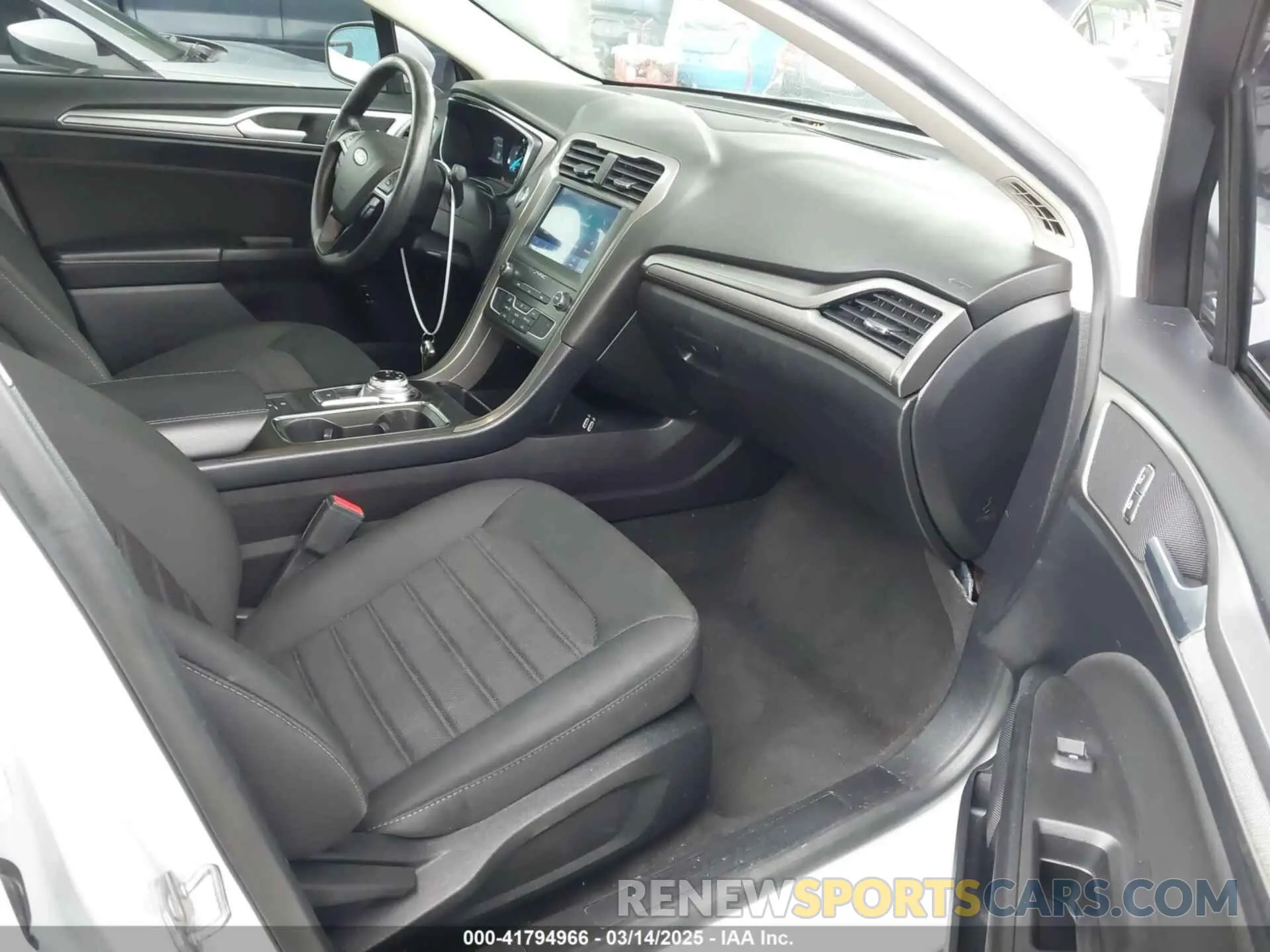 5 fotografías del automóvil dañado 3FA6P0LU6LR113532 FORD FUSION 2020